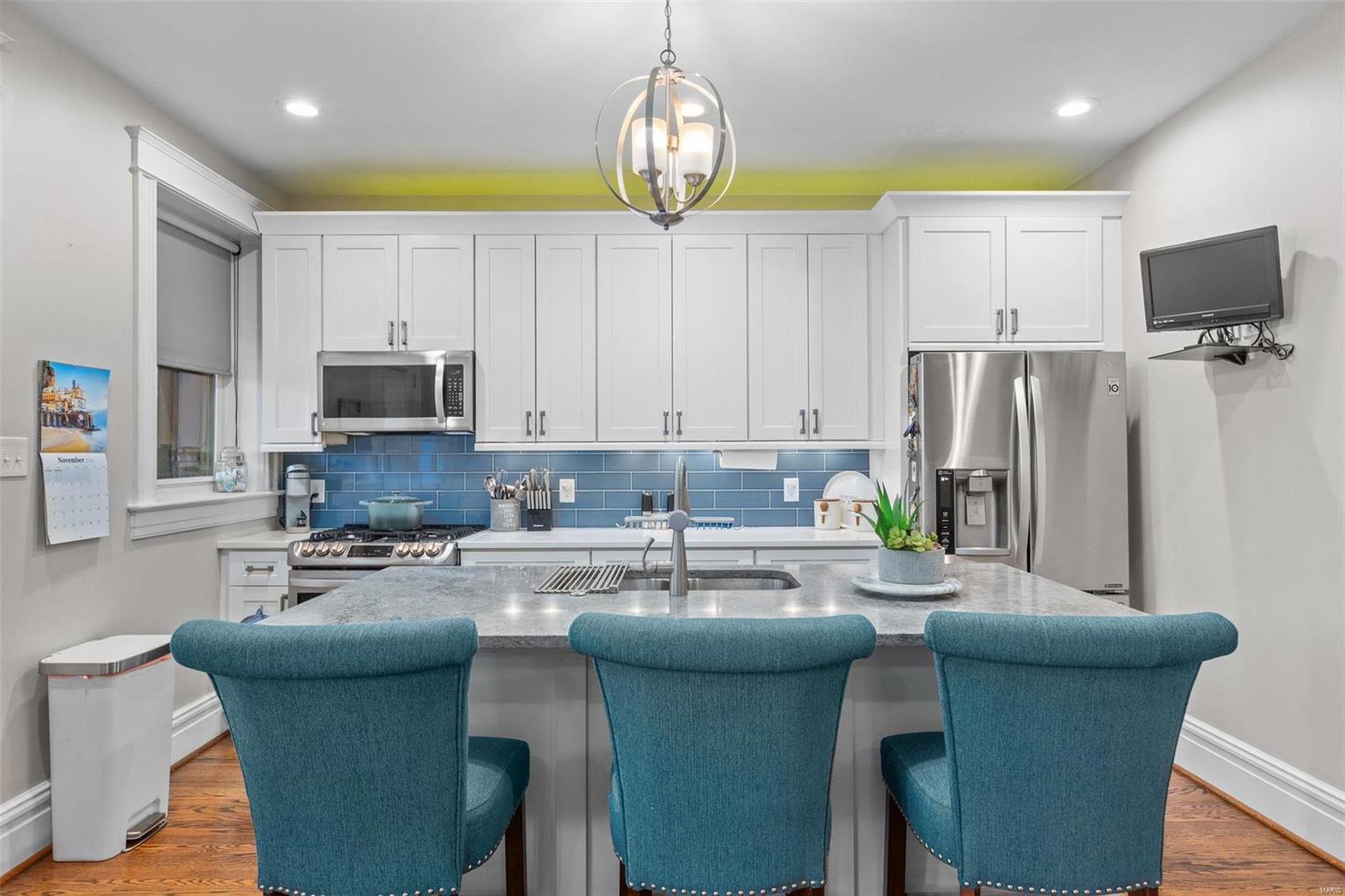 5832 De Giverville Avenue