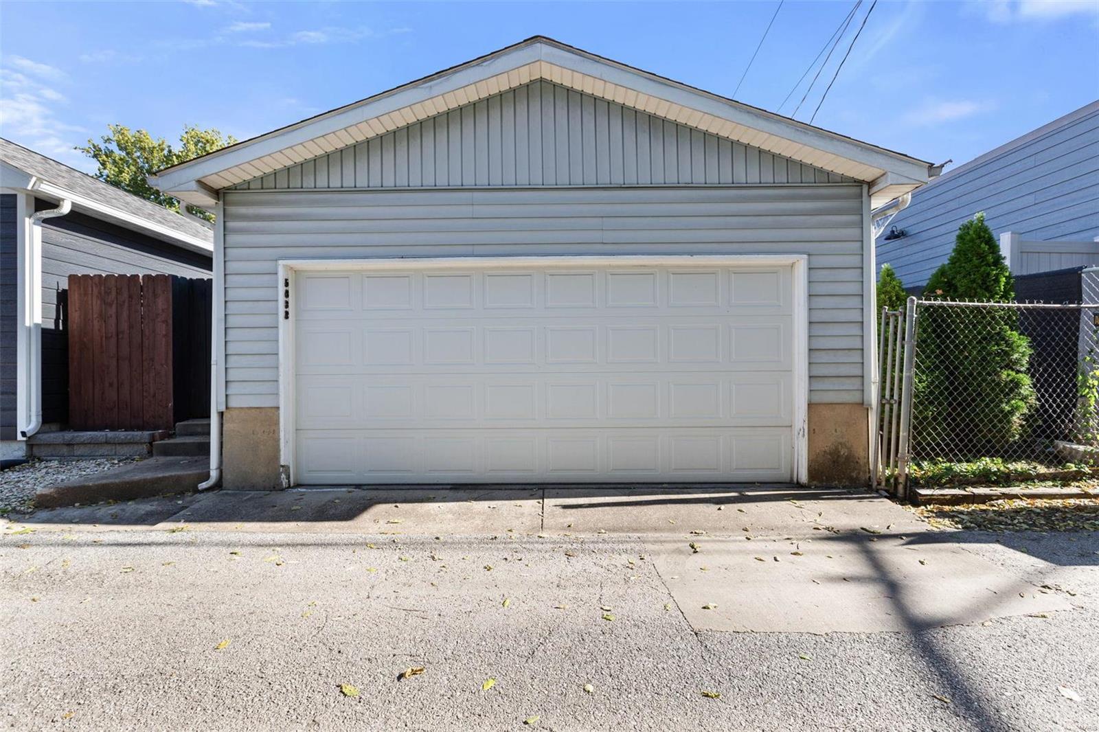 5832 De Giverville Avenue