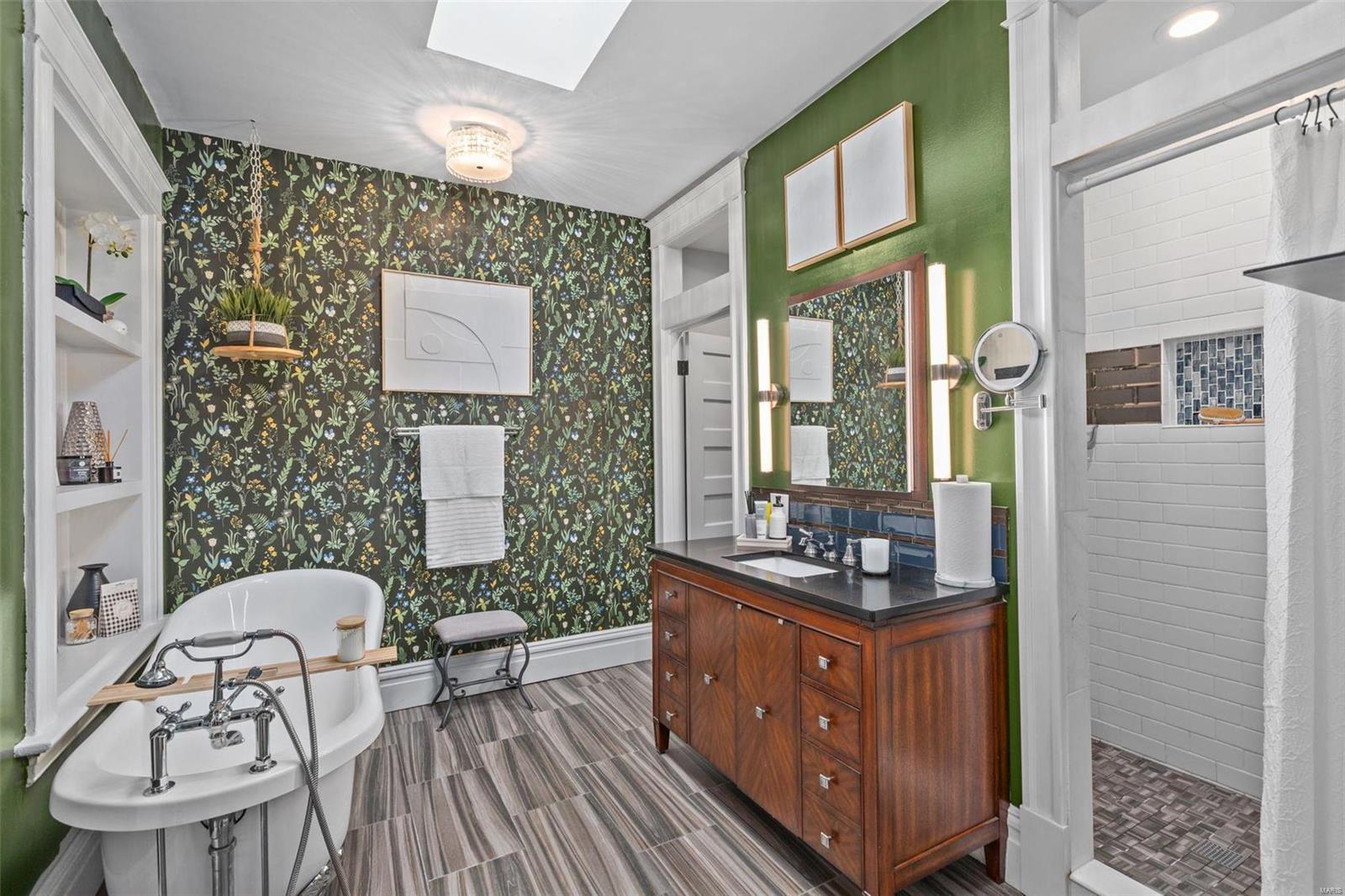 5832 De Giverville Avenue