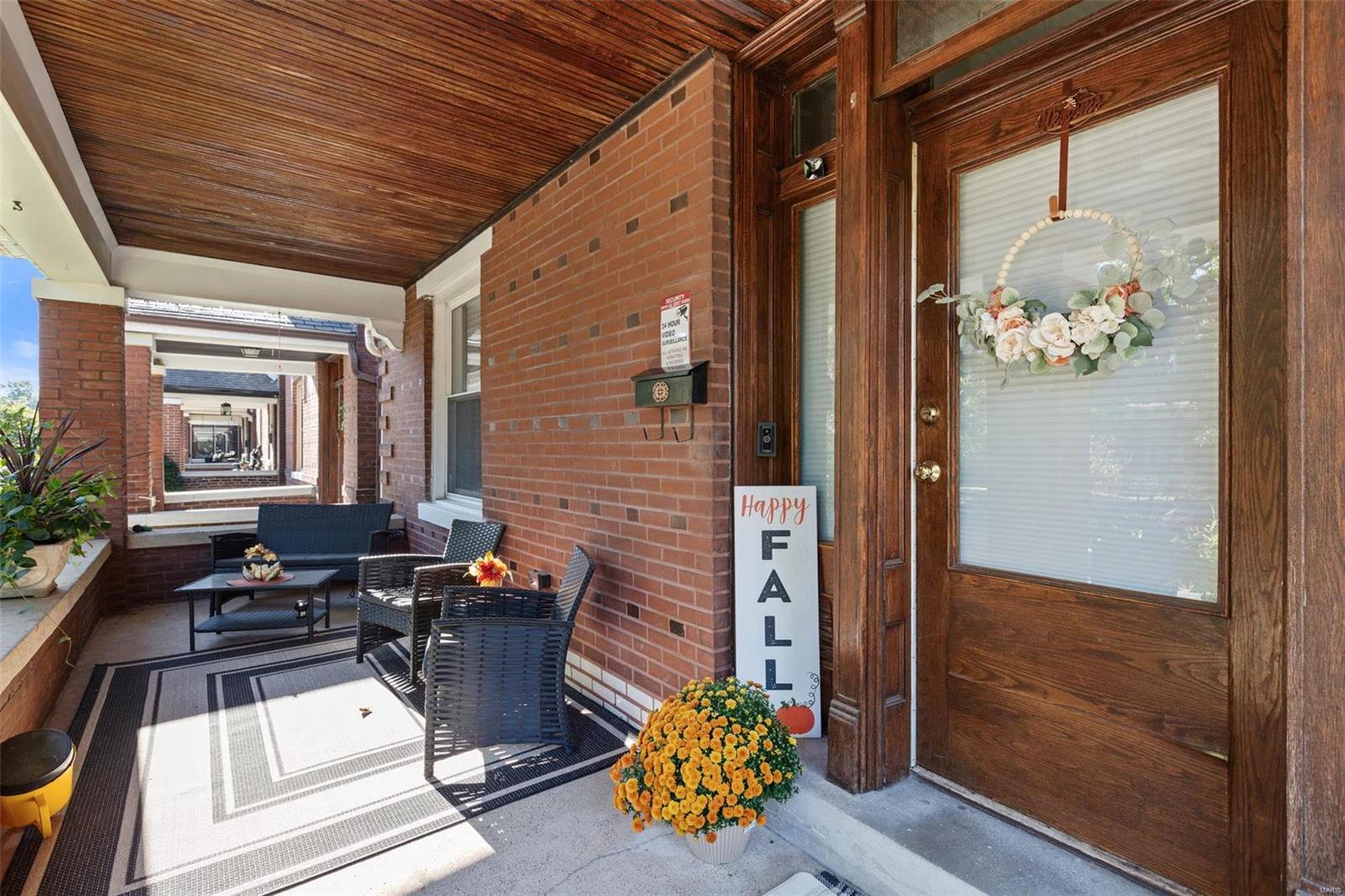 5832 De Giverville Avenue