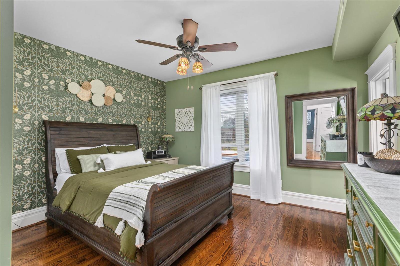 5832 De Giverville Avenue