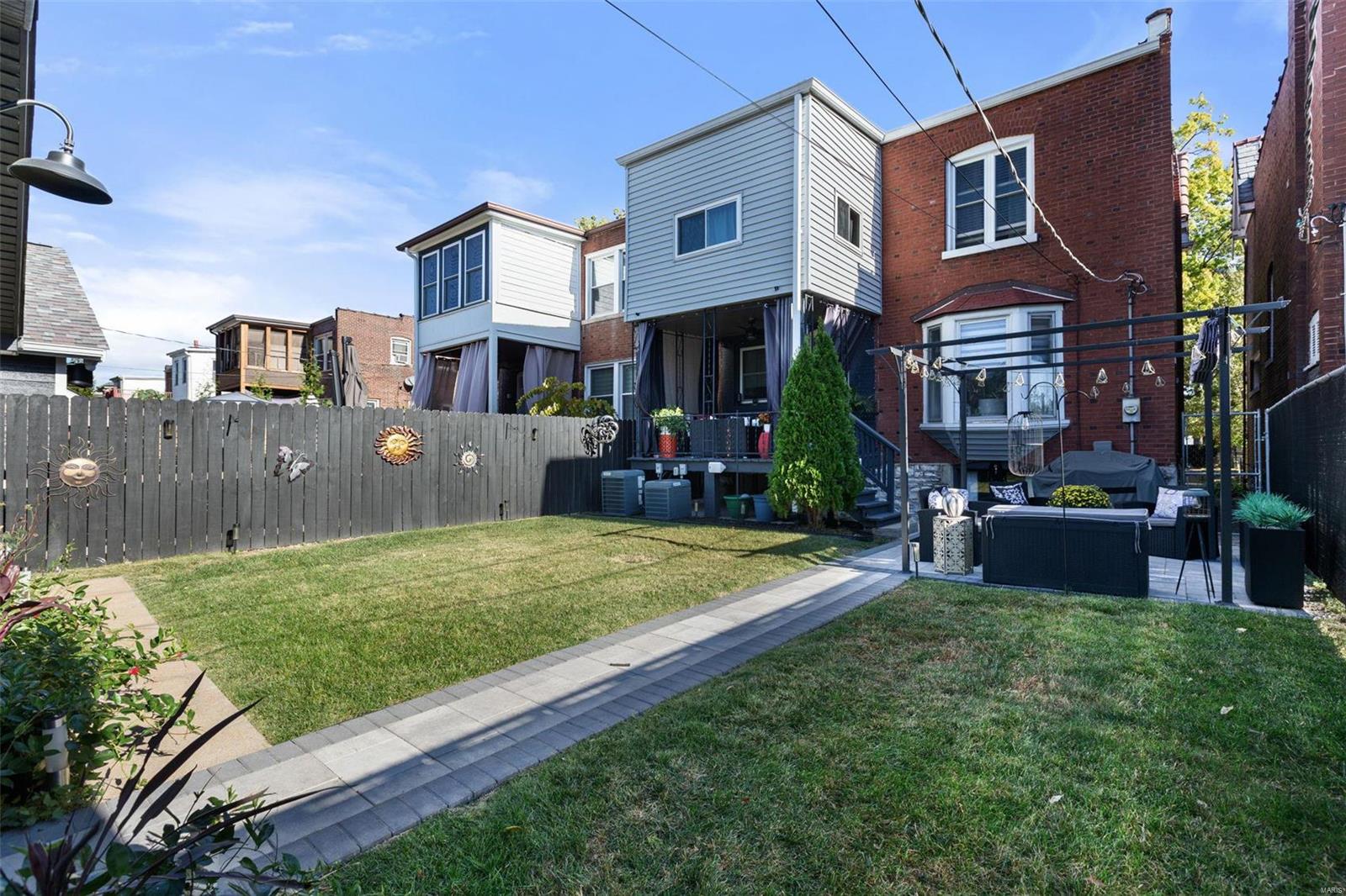 5832 De Giverville Avenue