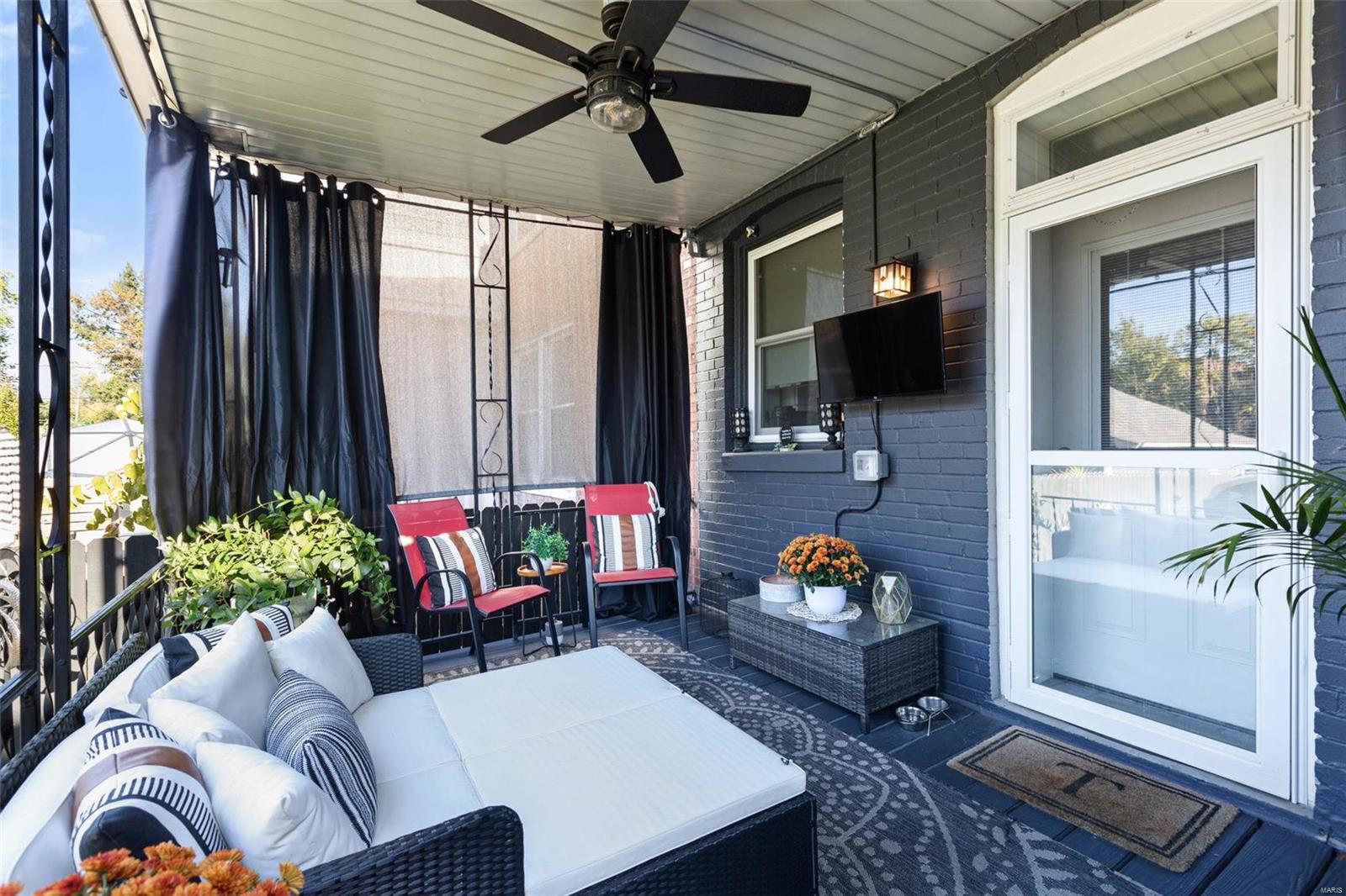 5832 De Giverville Avenue