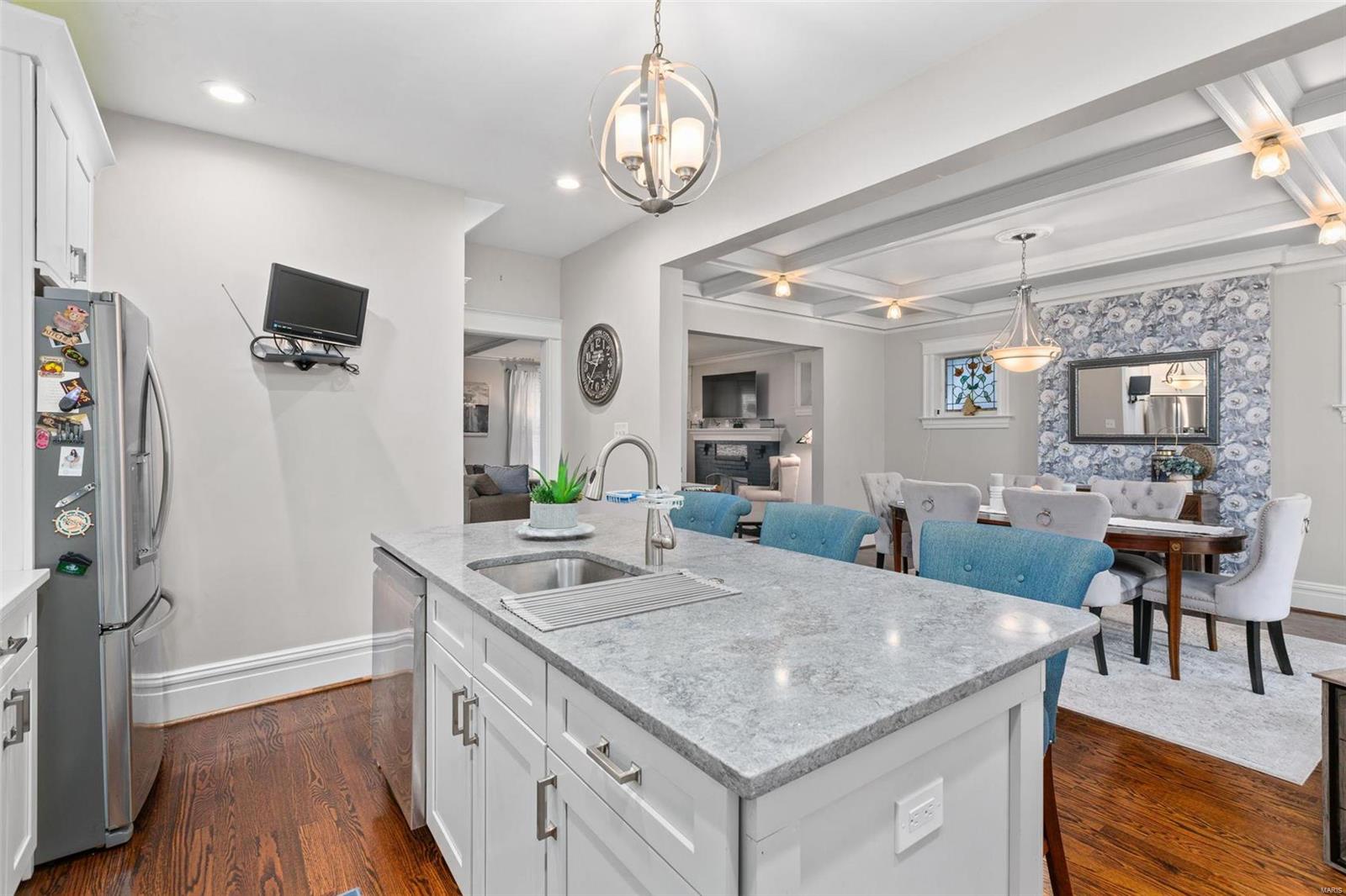 5832 De Giverville Avenue