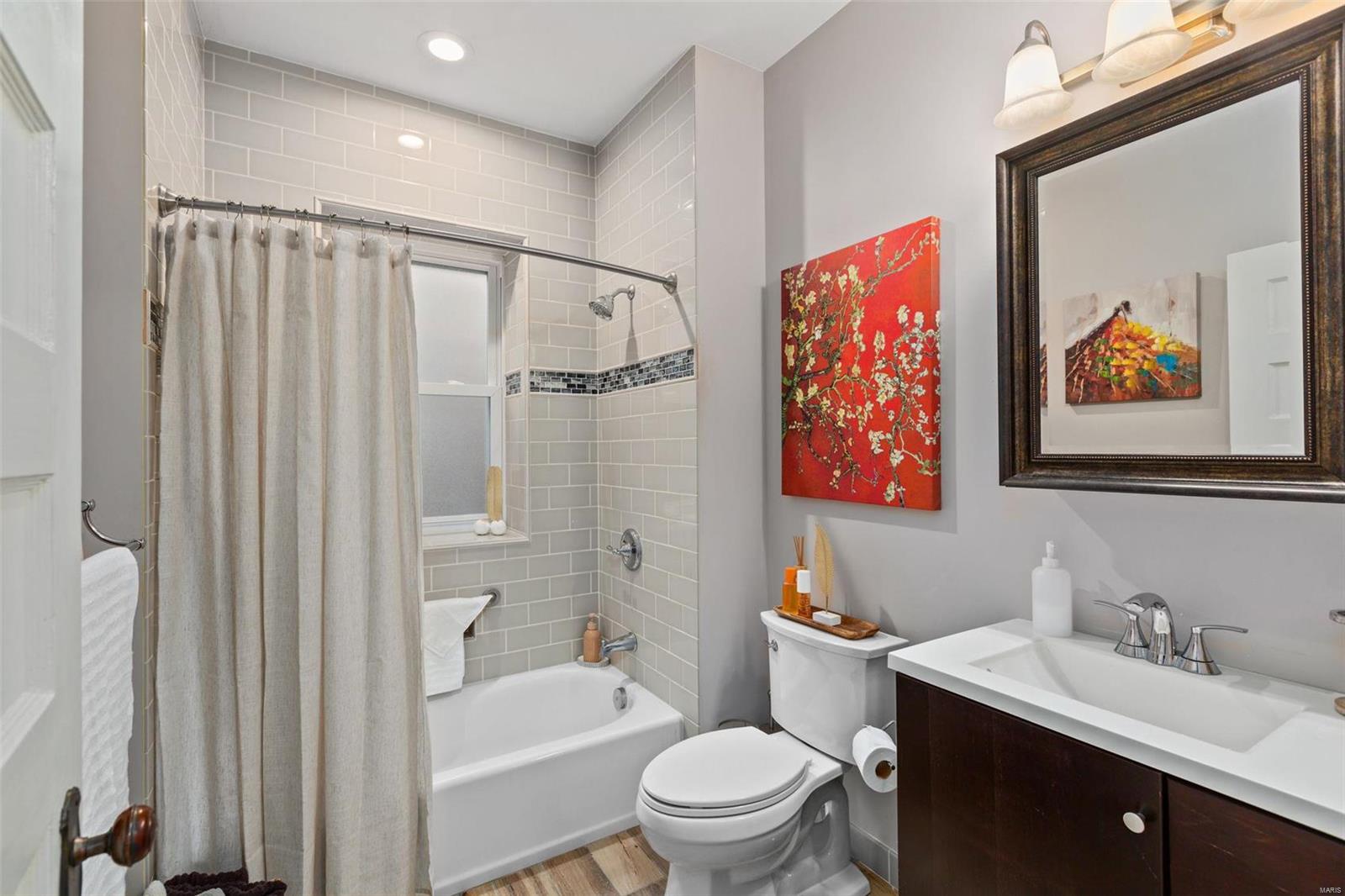 5832 De Giverville Avenue