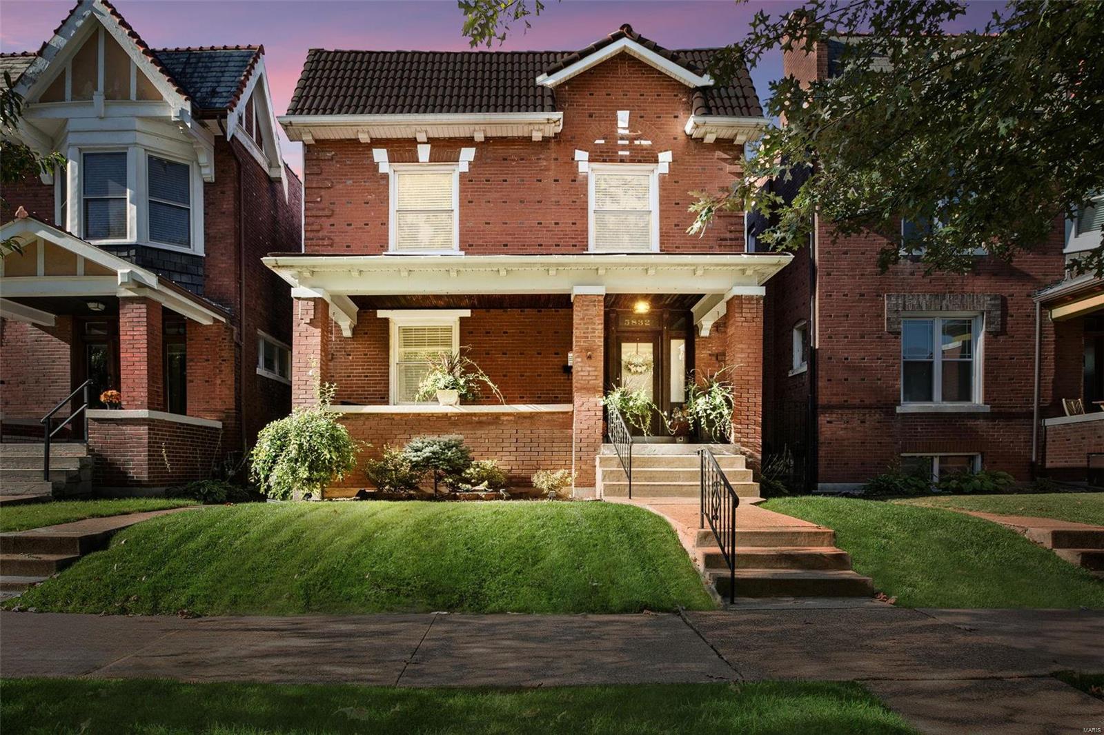 5832 De Giverville Avenue