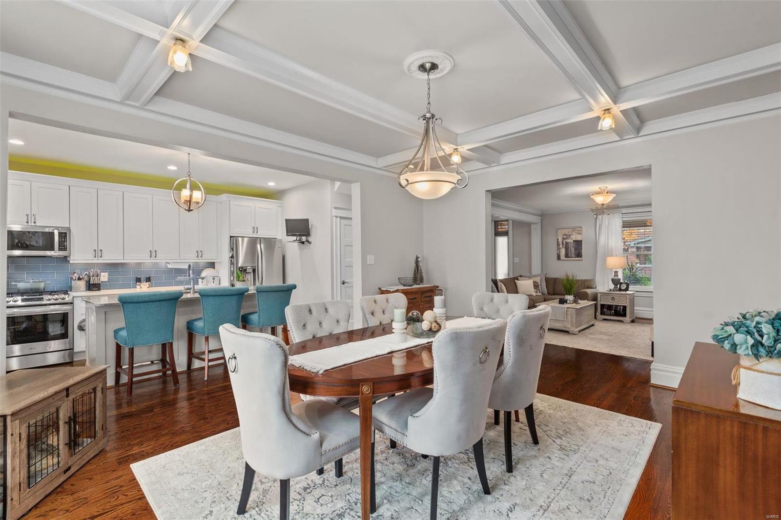 5832 De Giverville Avenue