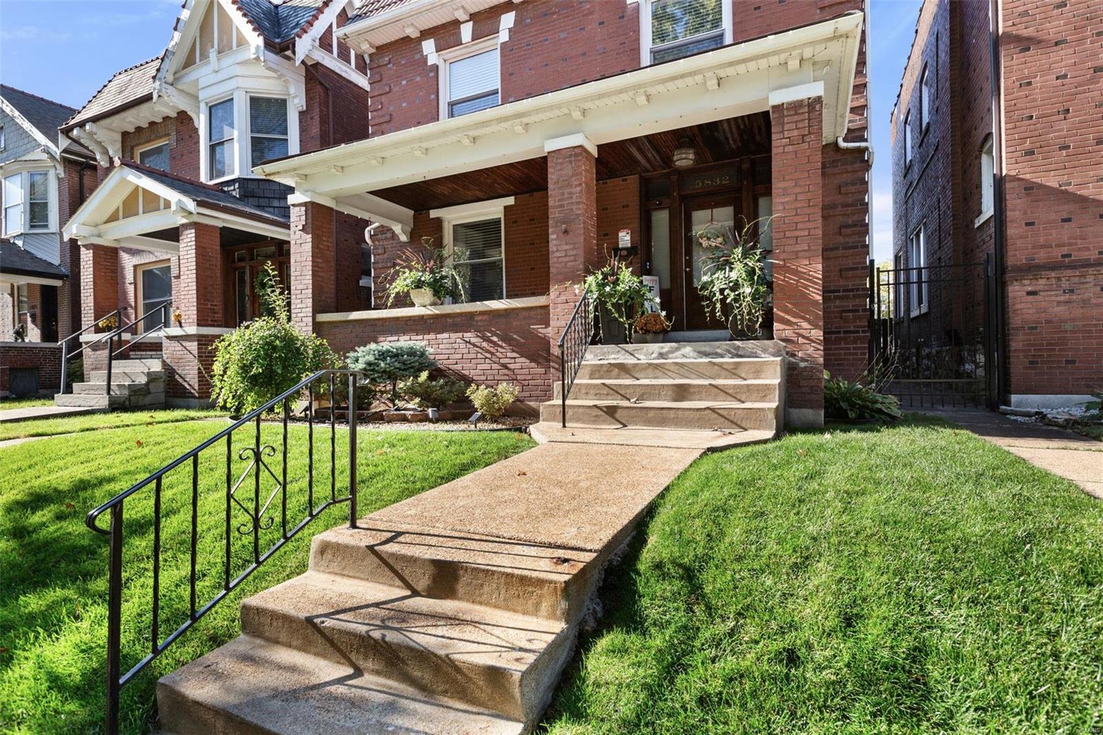 5832 De Giverville Avenue