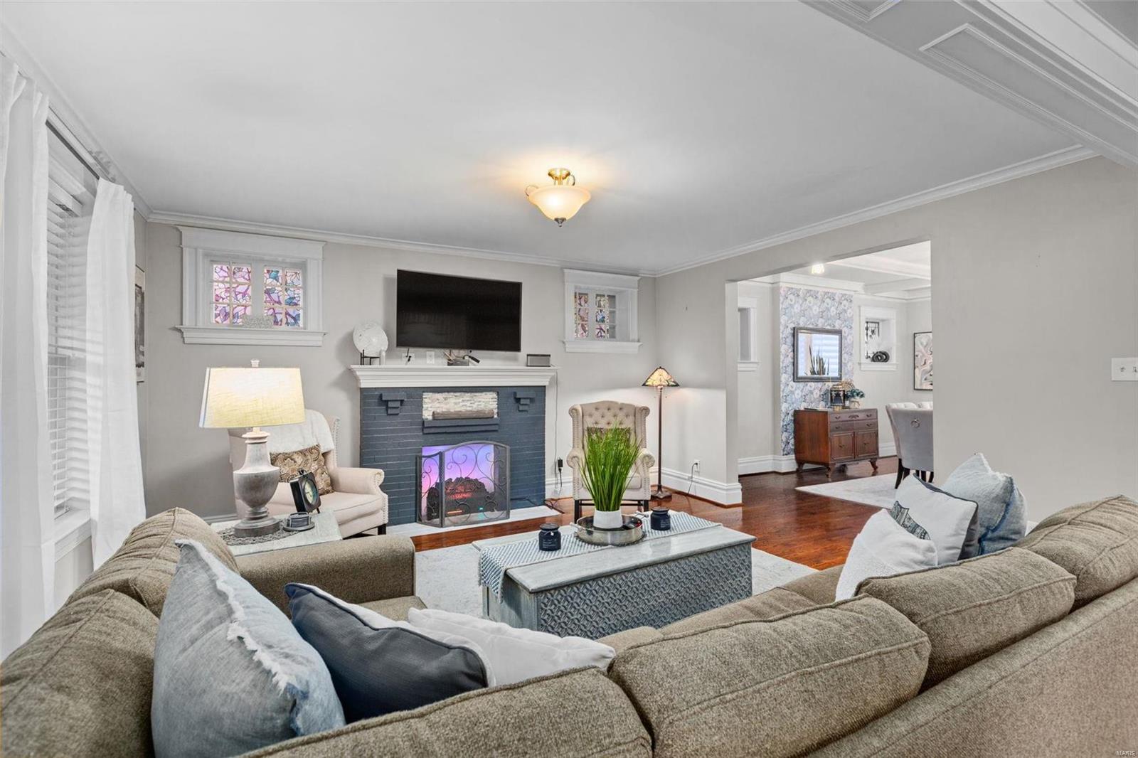 5832 De Giverville Avenue