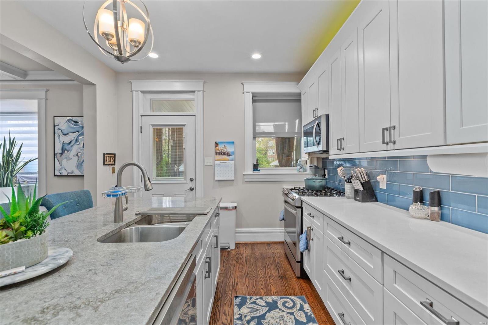 5832 De Giverville Avenue