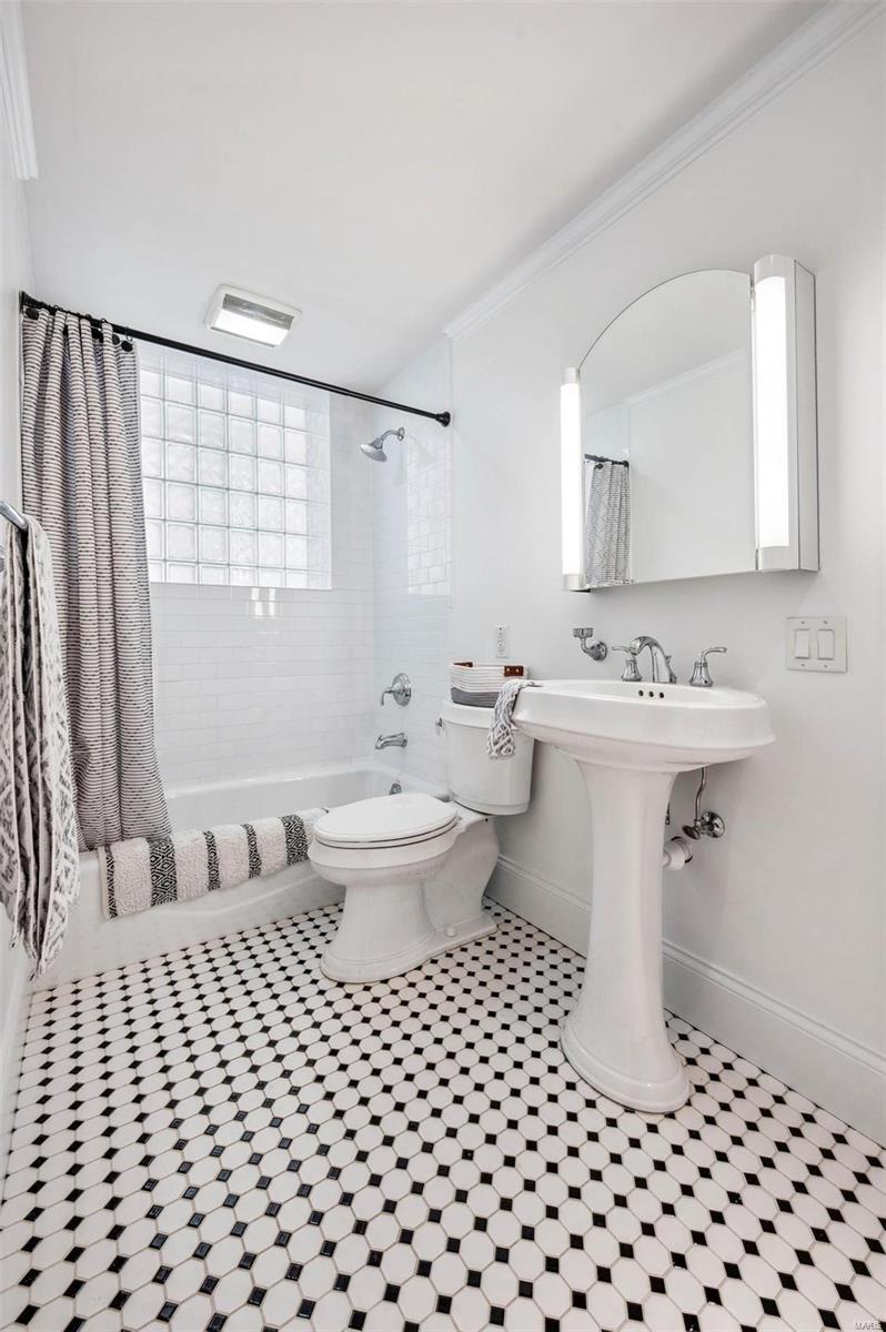 7524 Cromwell Drive Unit: 2W