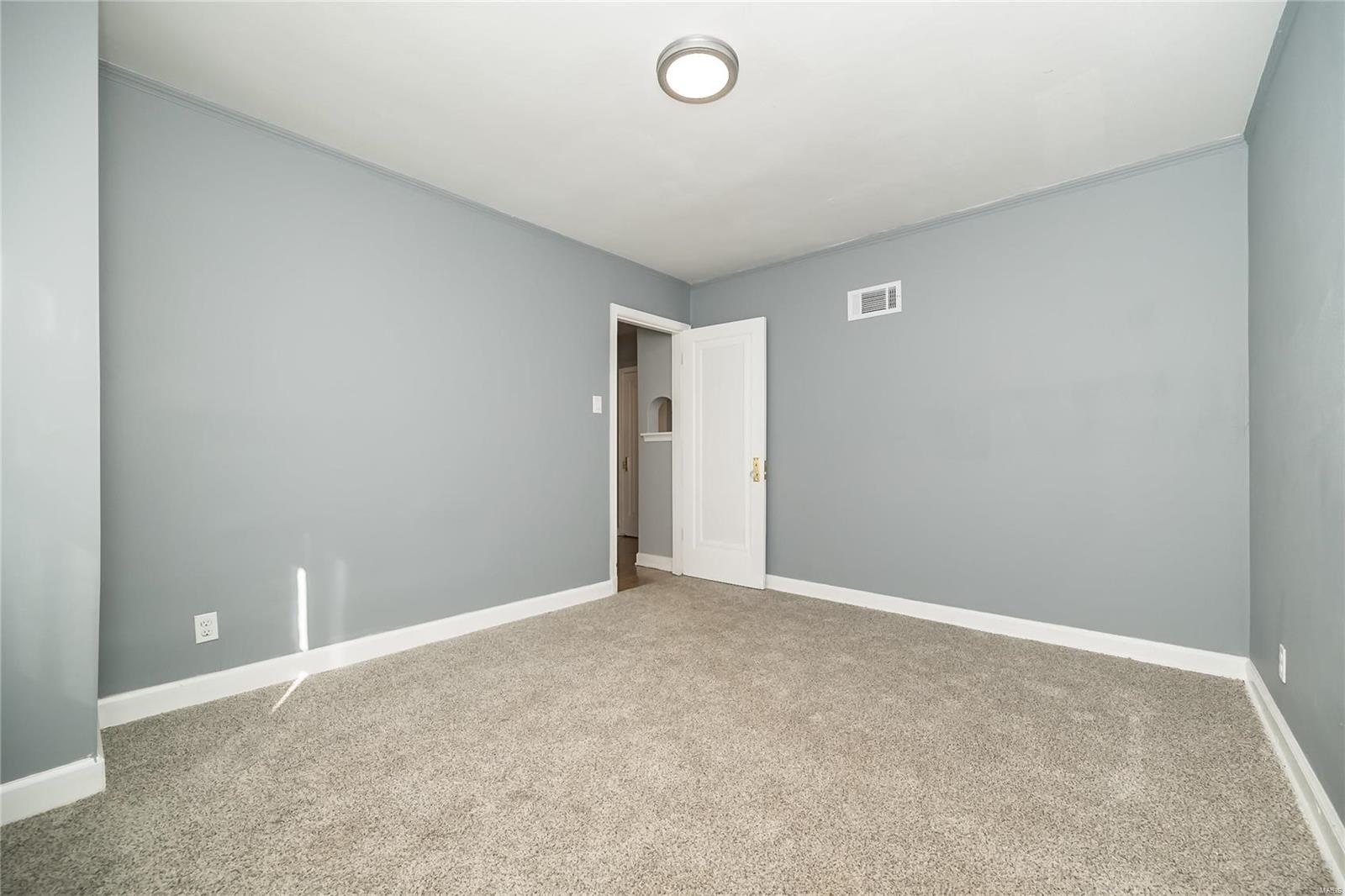 3847 Oakridge Boulevard