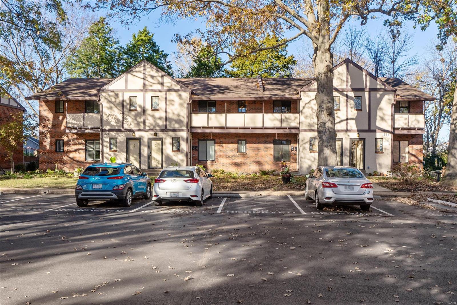 331 Barrington Square Unit: C