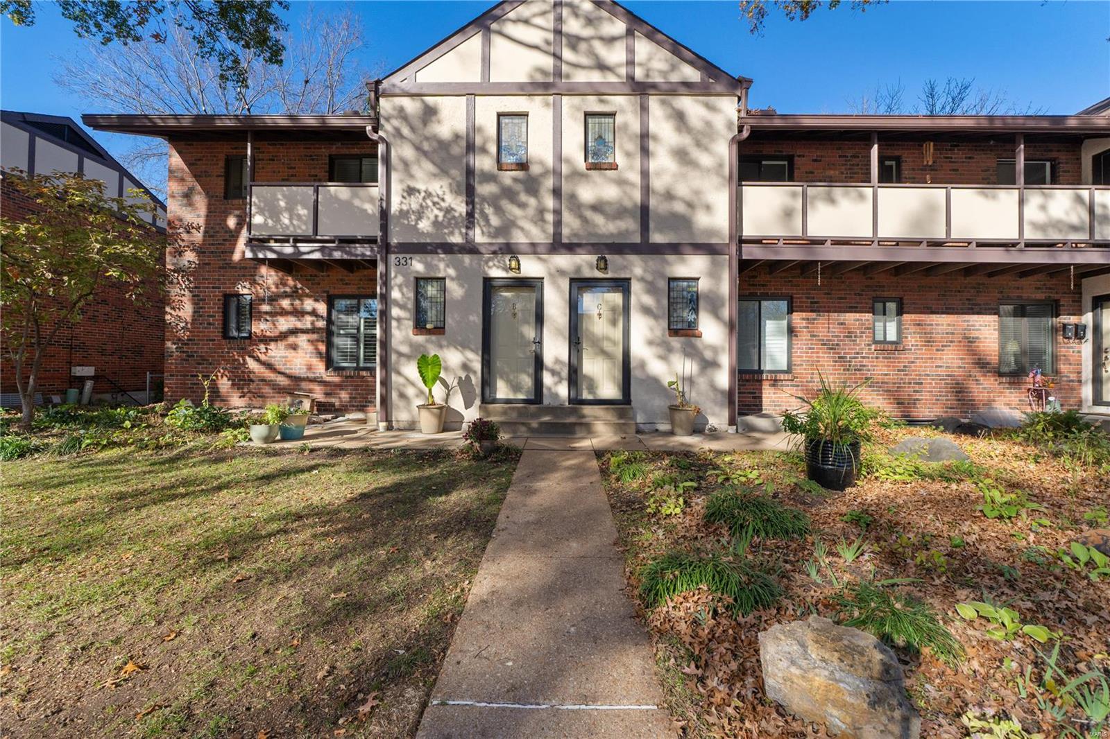 331 Barrington Square Unit: C