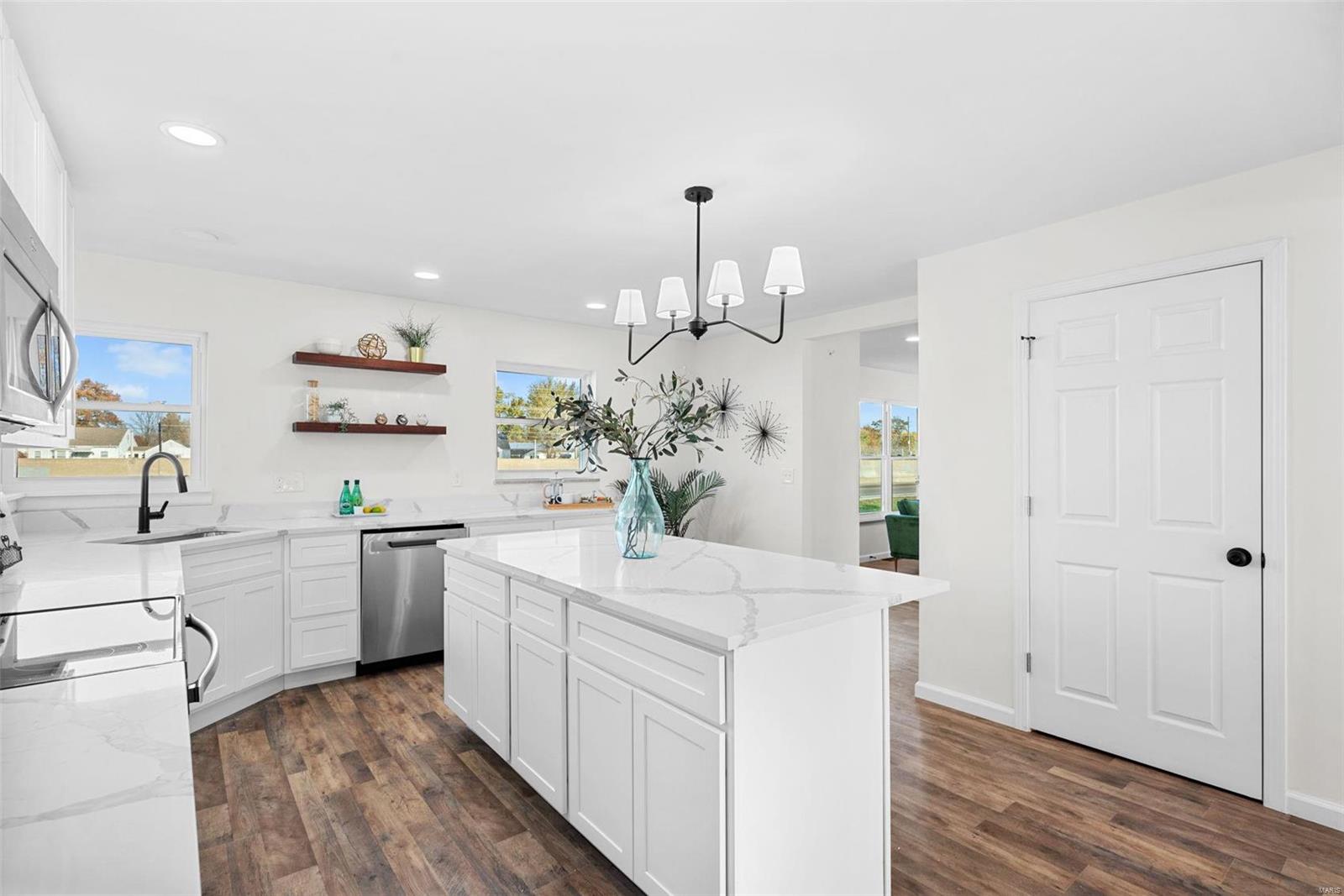 7415 Veterans Memorial Parkway