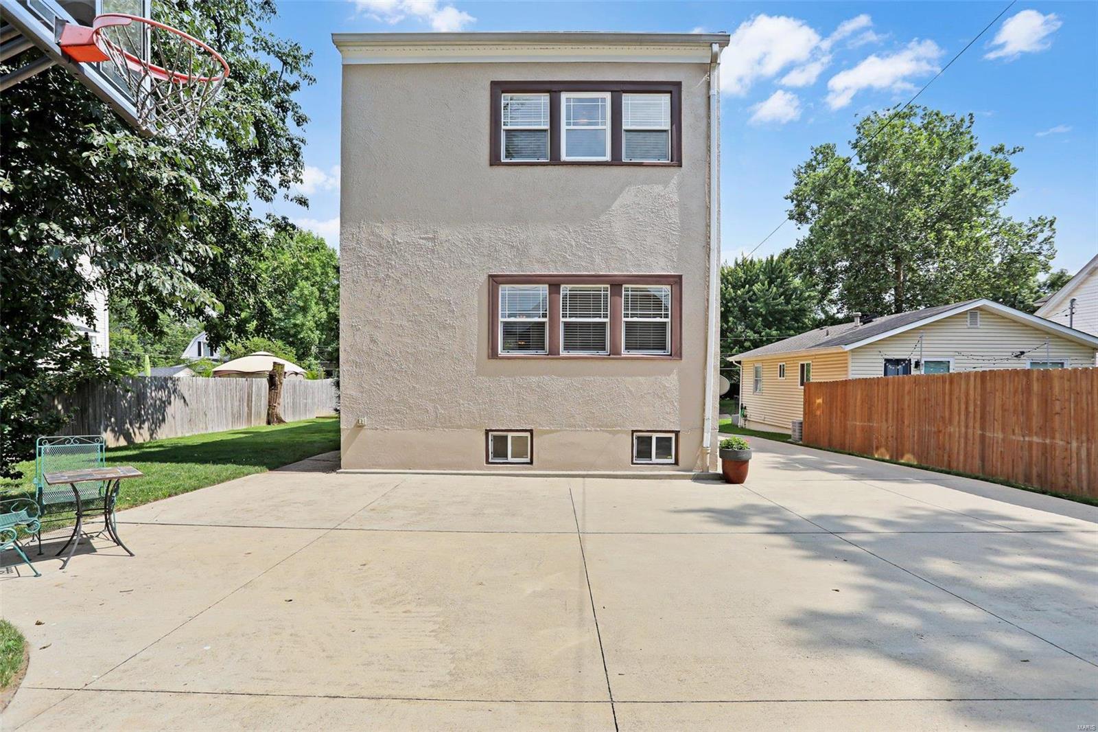 3515 Cambridge Avenue