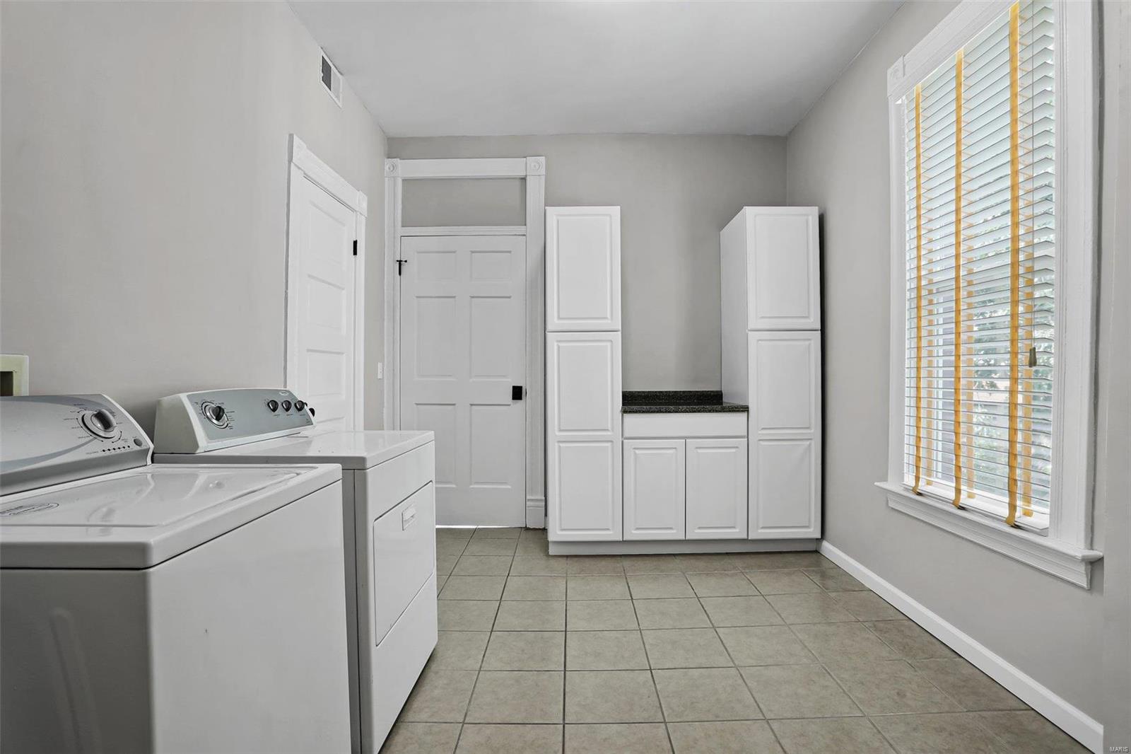 3515 Cambridge Avenue