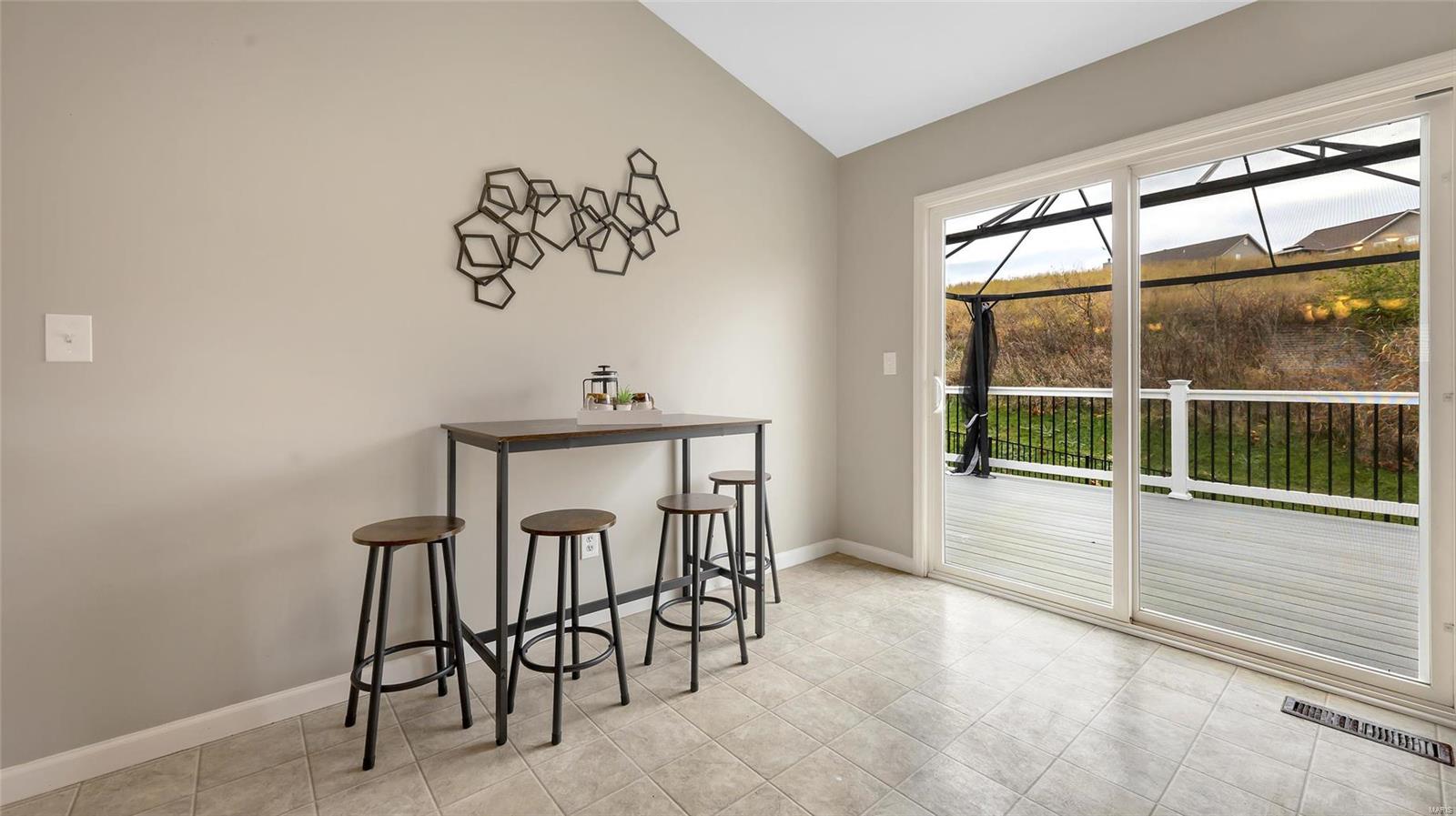 6593 Buckingham Palace Drive