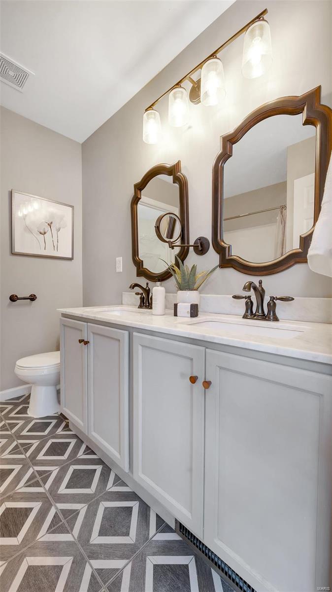 6593 Buckingham Palace Drive