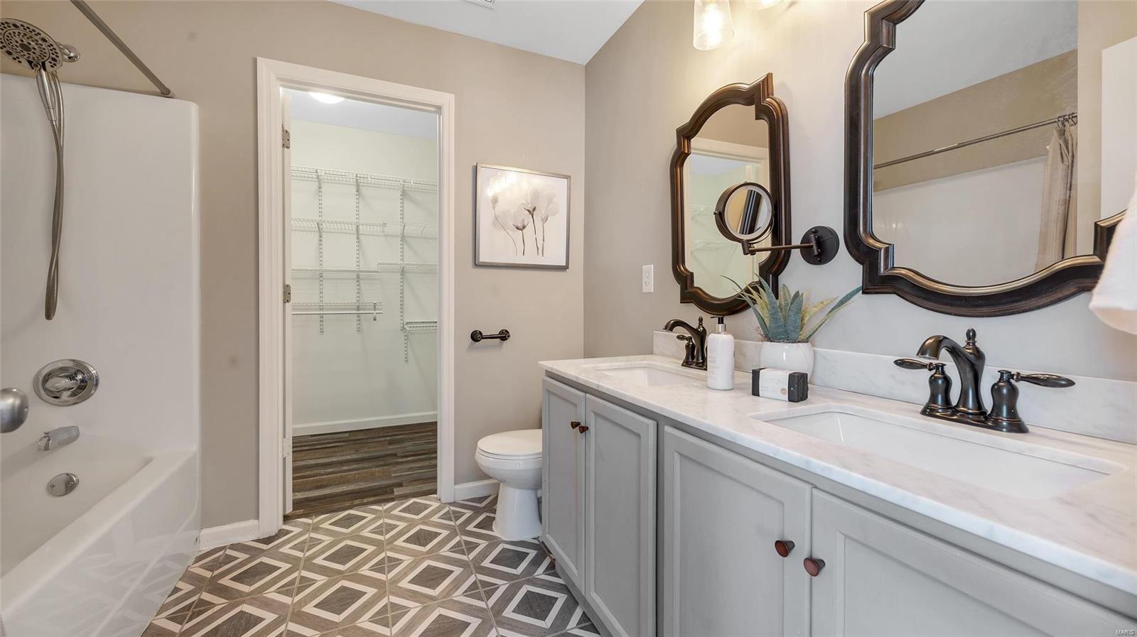 6593 Buckingham Palace Drive