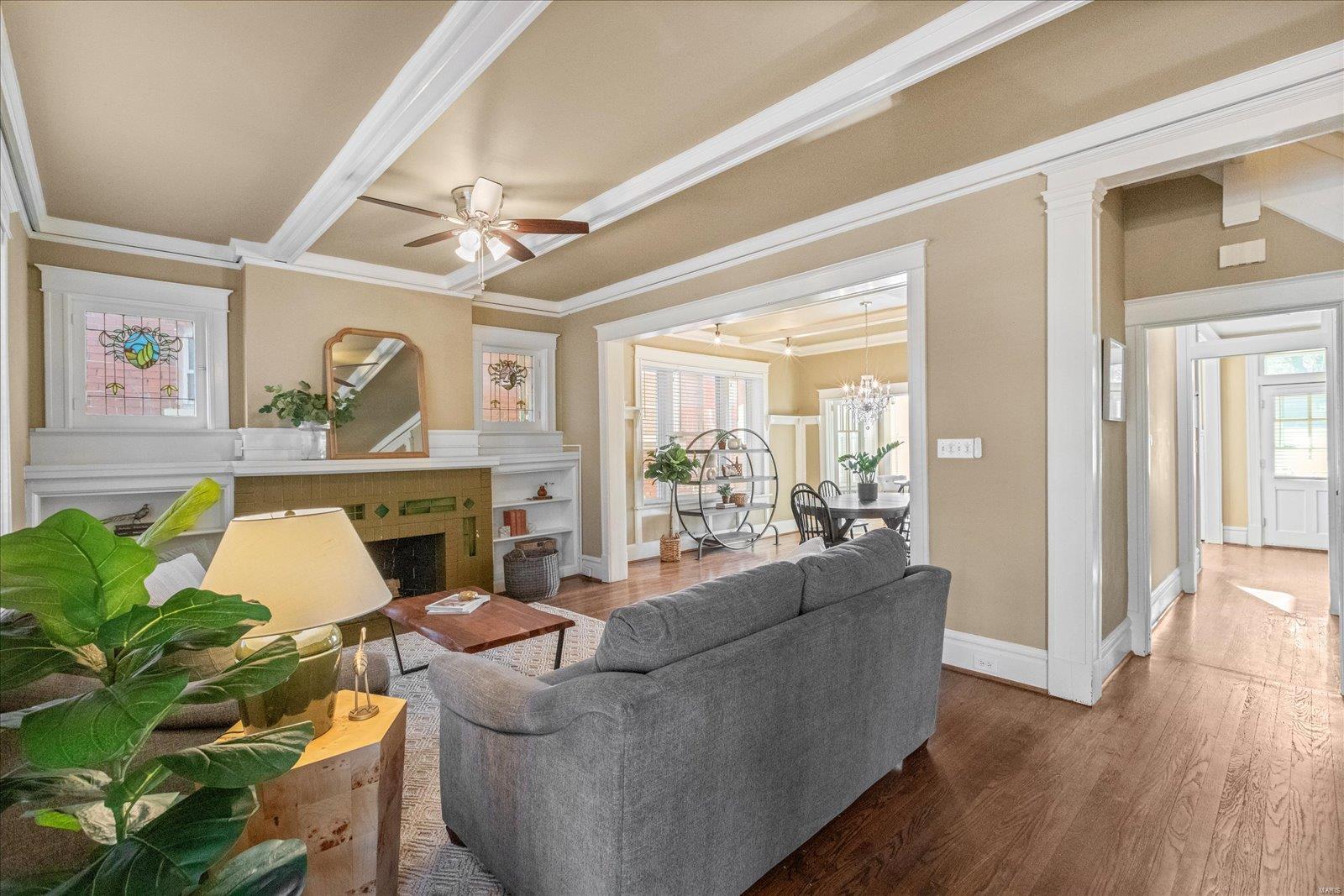 5830 De Giverville Avenue