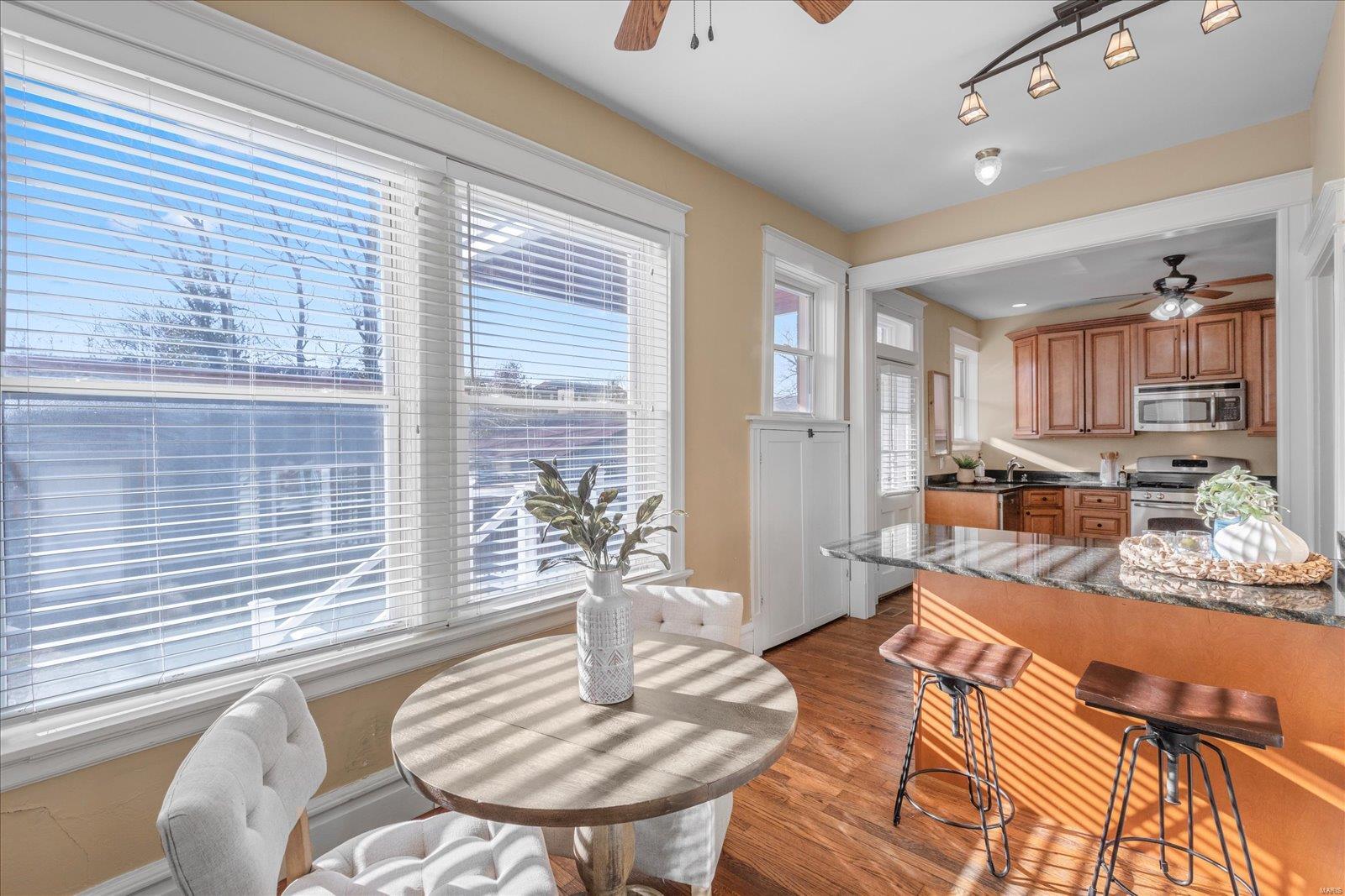 5830 De Giverville Avenue