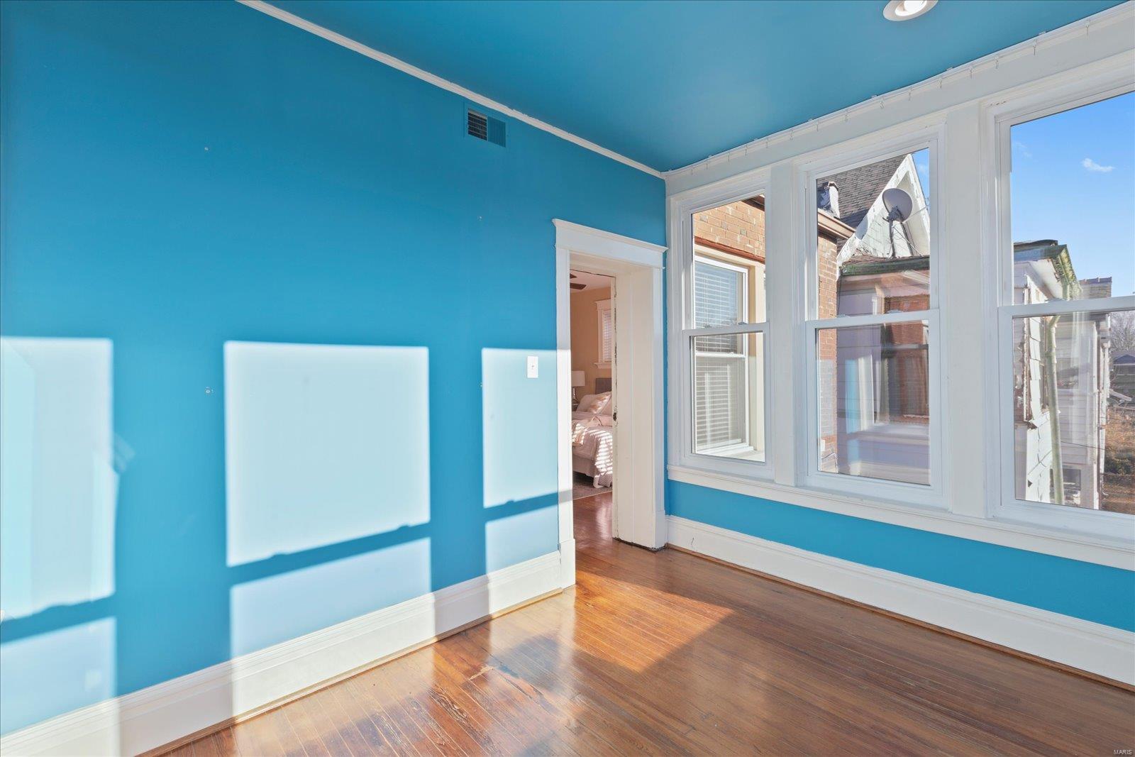 5830 De Giverville Avenue