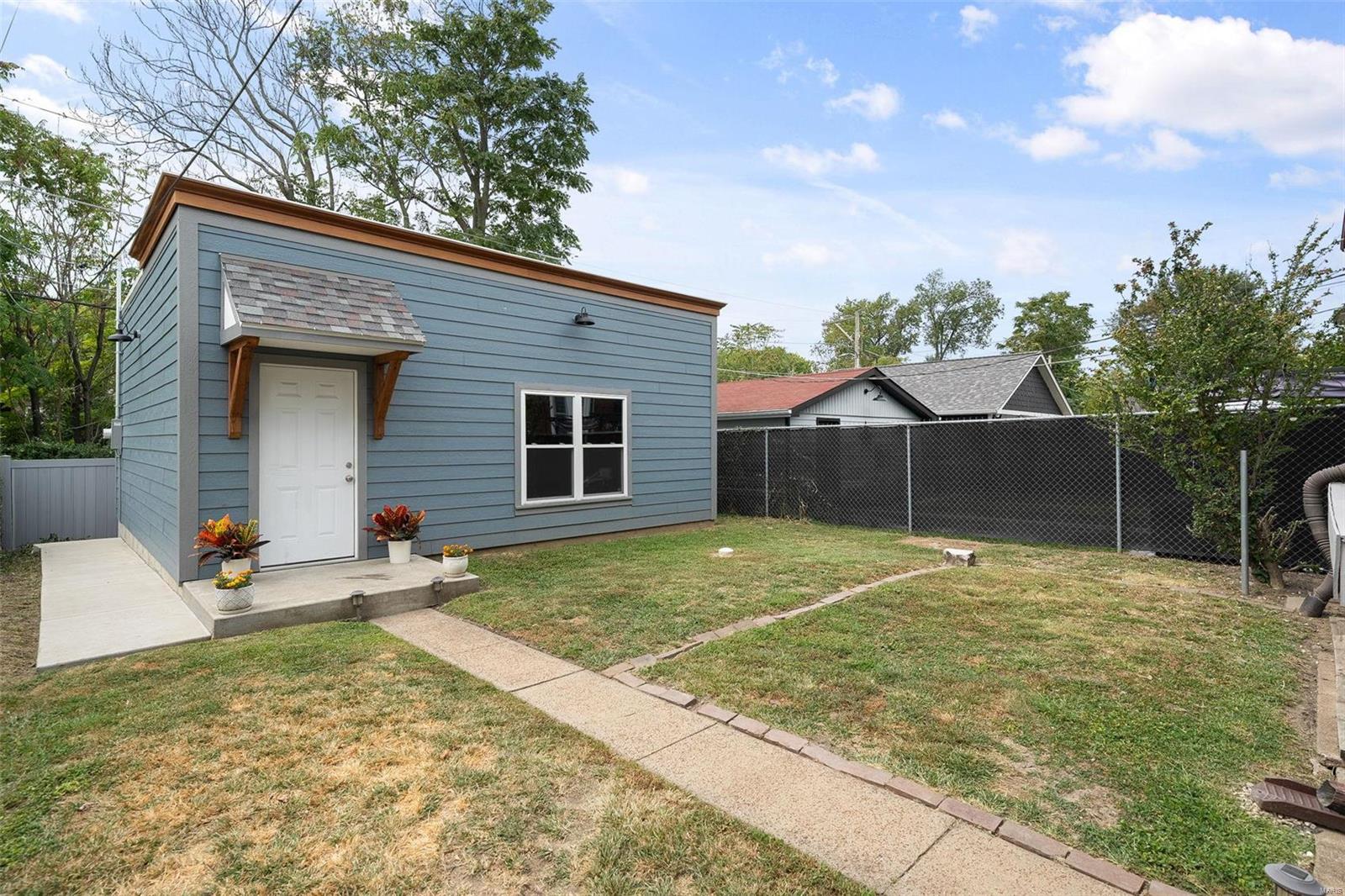 5830 De Giverville Avenue