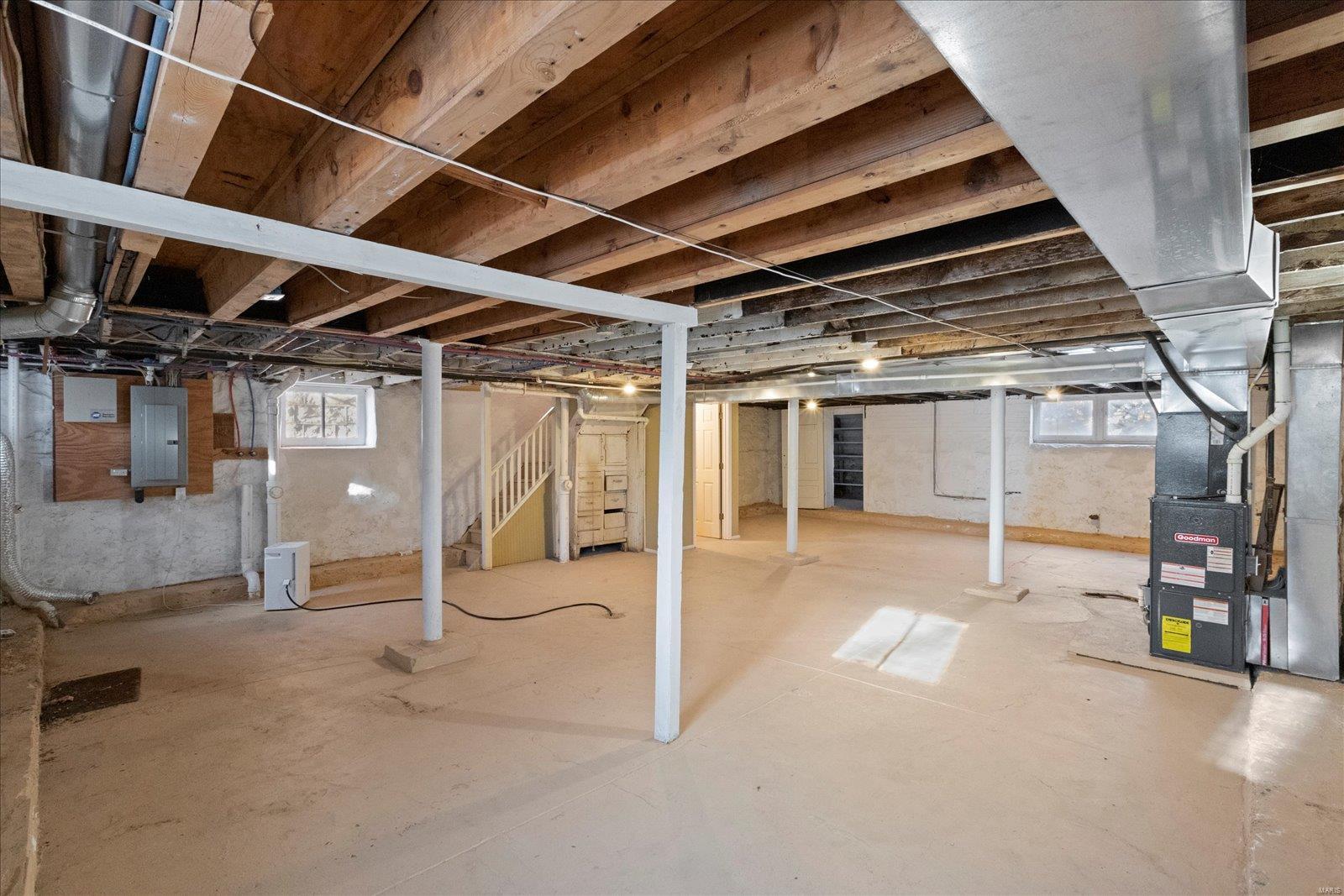 5830 De Giverville Avenue