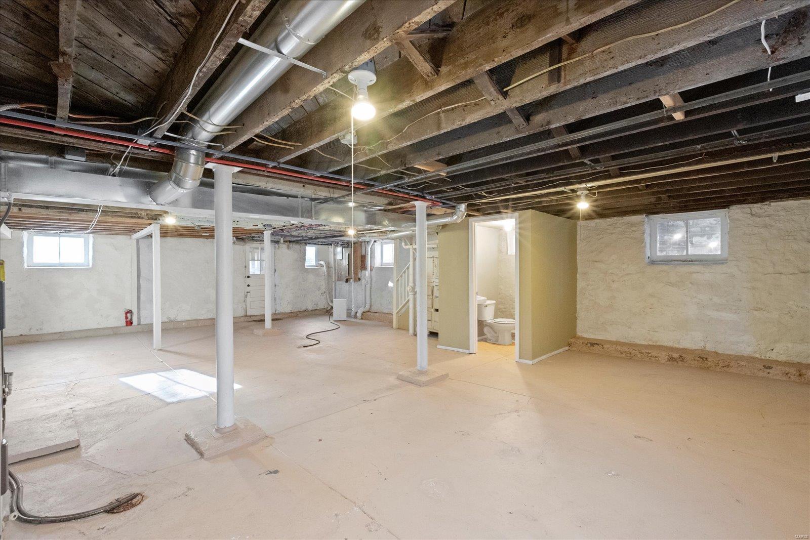 5830 De Giverville Avenue