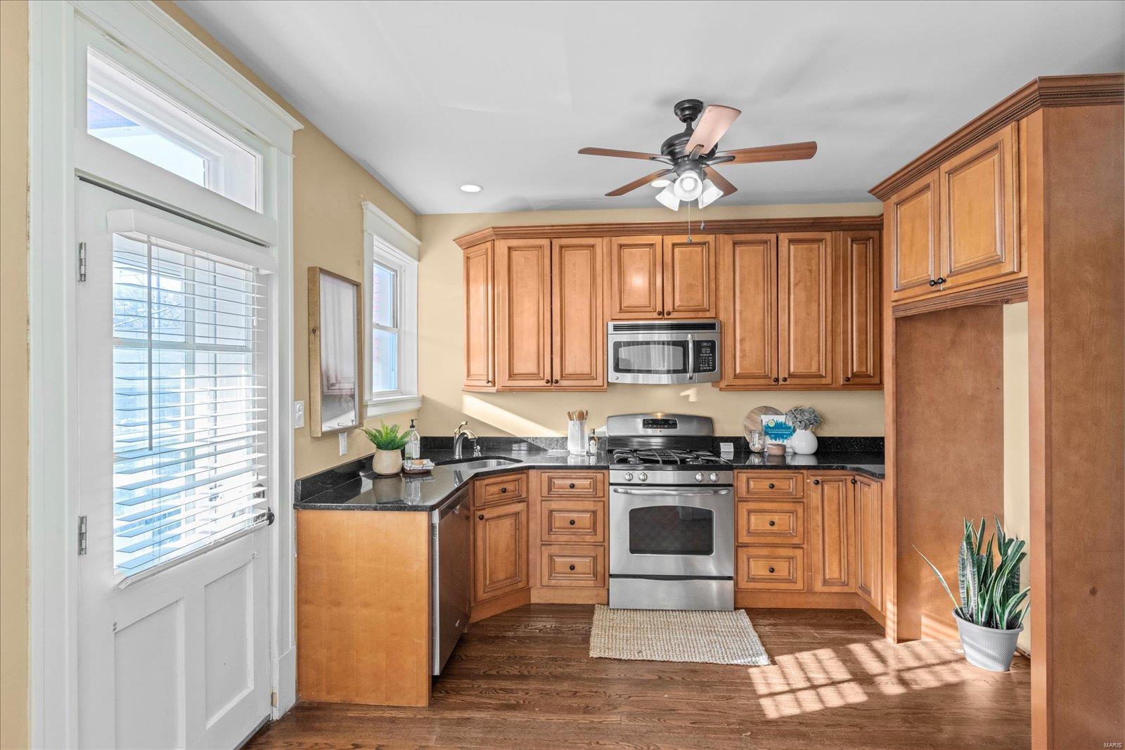 5830 De Giverville Avenue