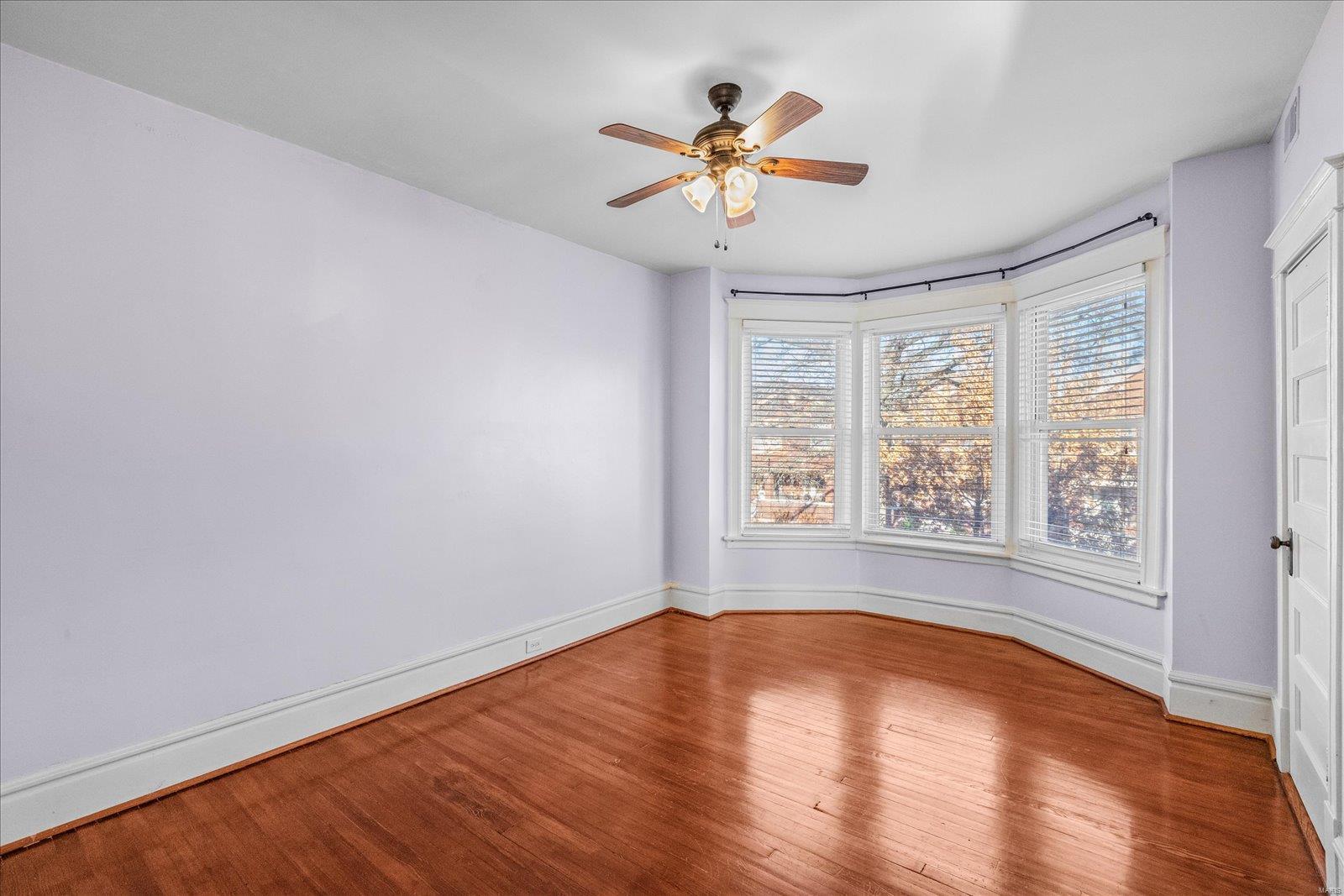 5830 De Giverville Avenue