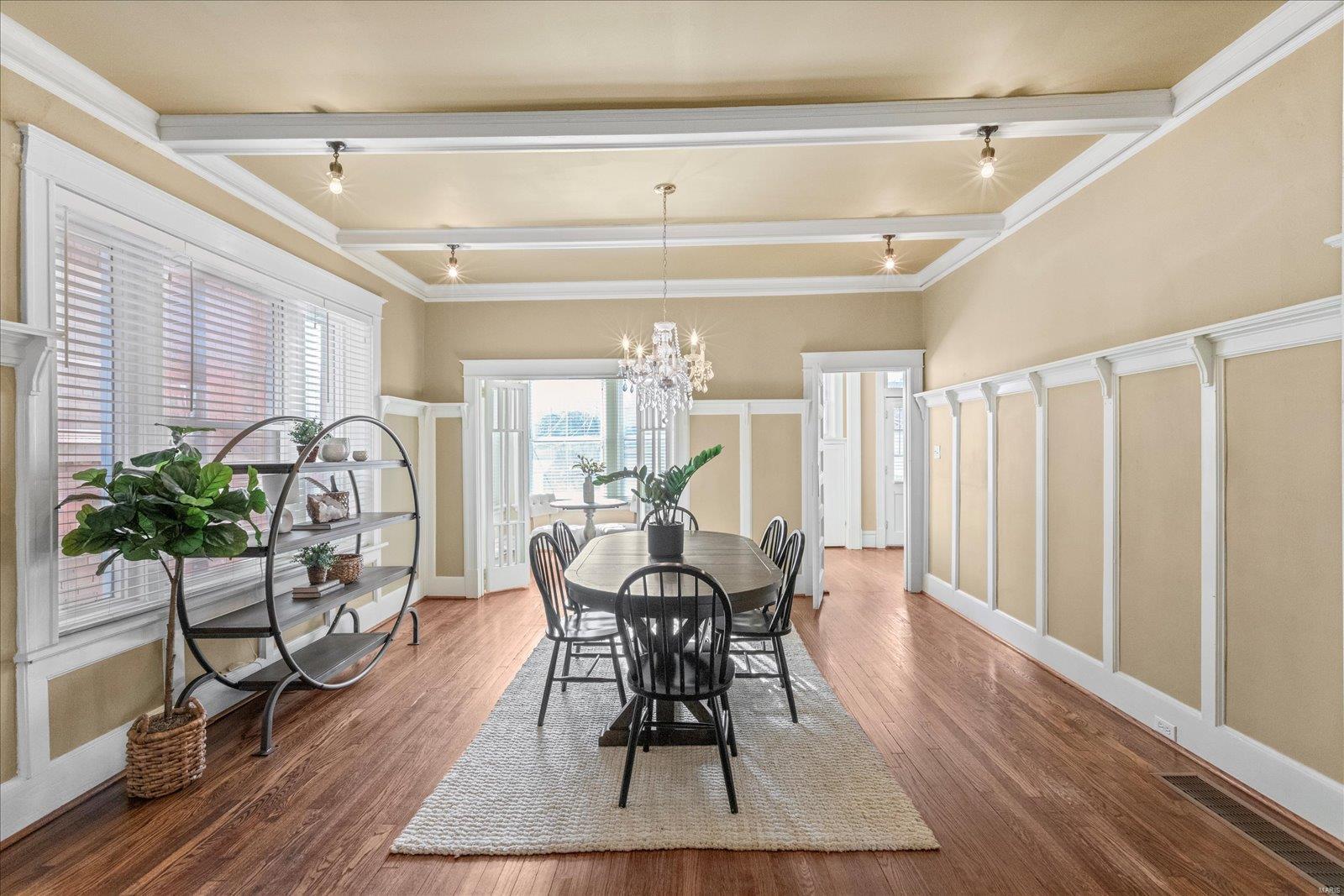 5830 De Giverville Avenue