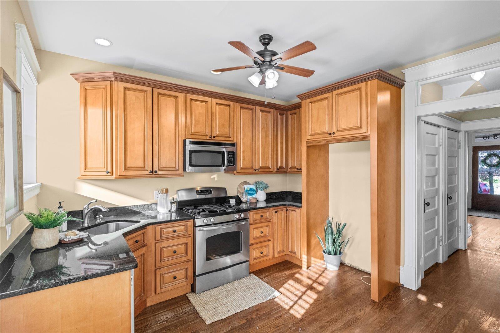 5830 De Giverville Avenue