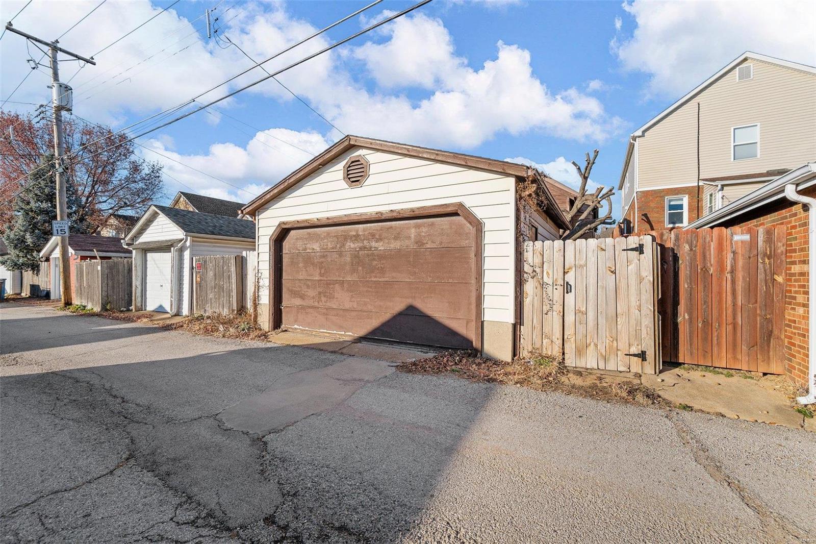 5332 Lindenwood Avenue