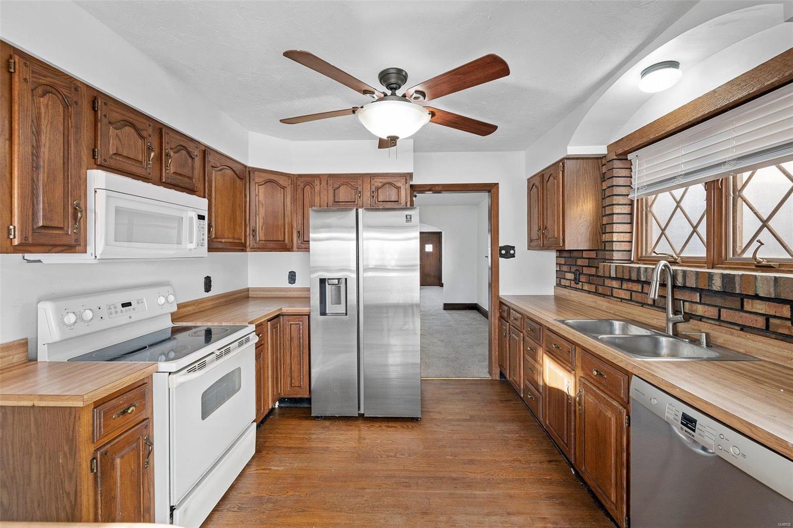 5332 Lindenwood Avenue