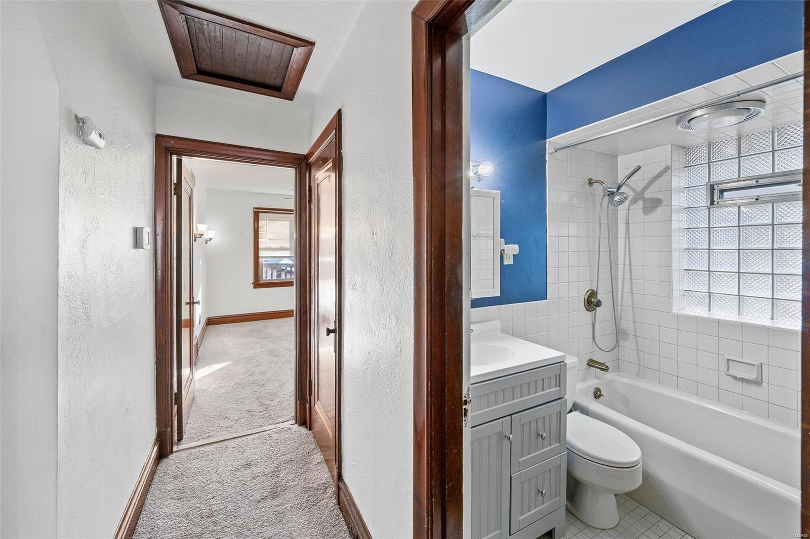 5332 Lindenwood Avenue