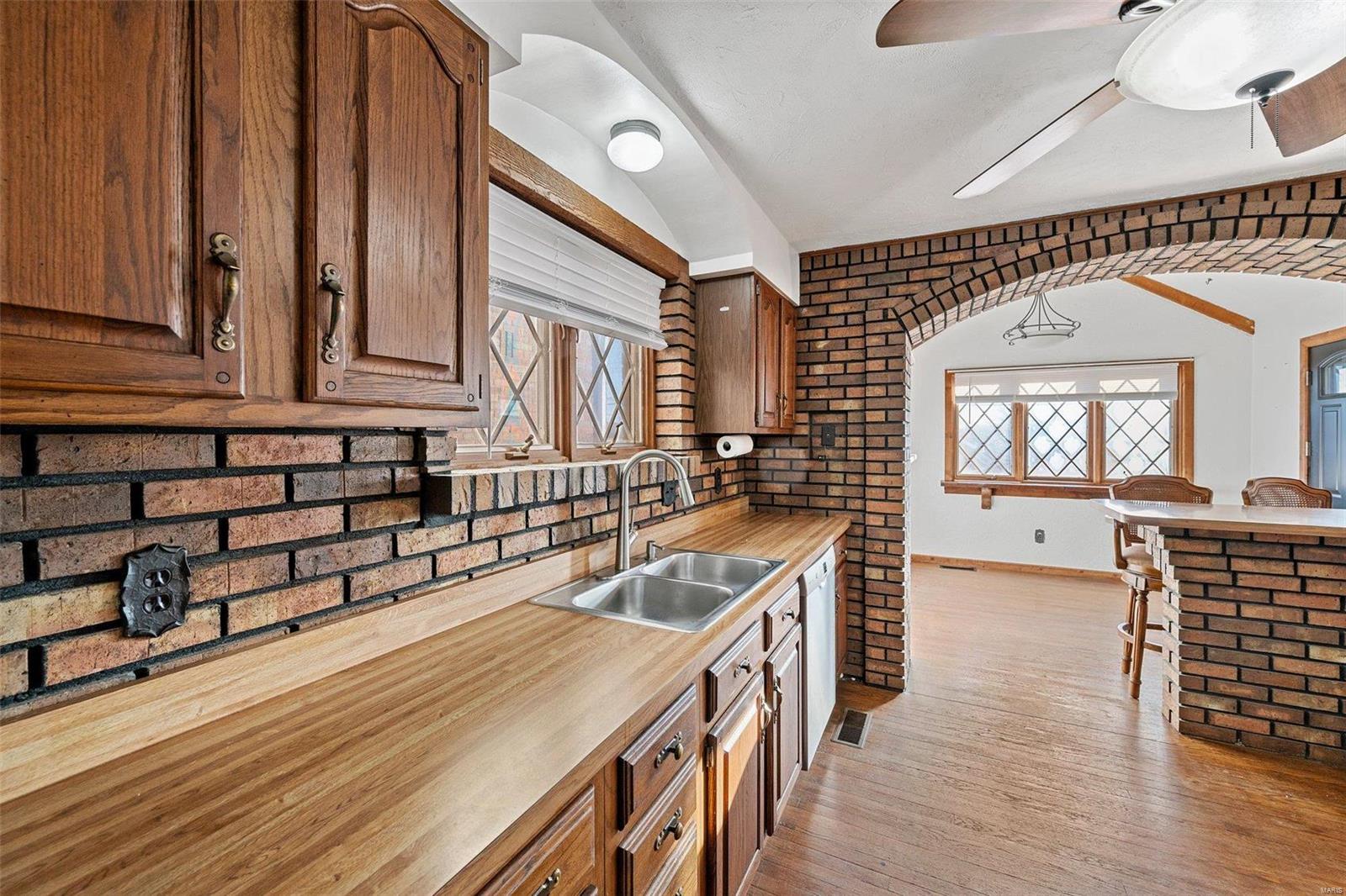 5332 Lindenwood Avenue