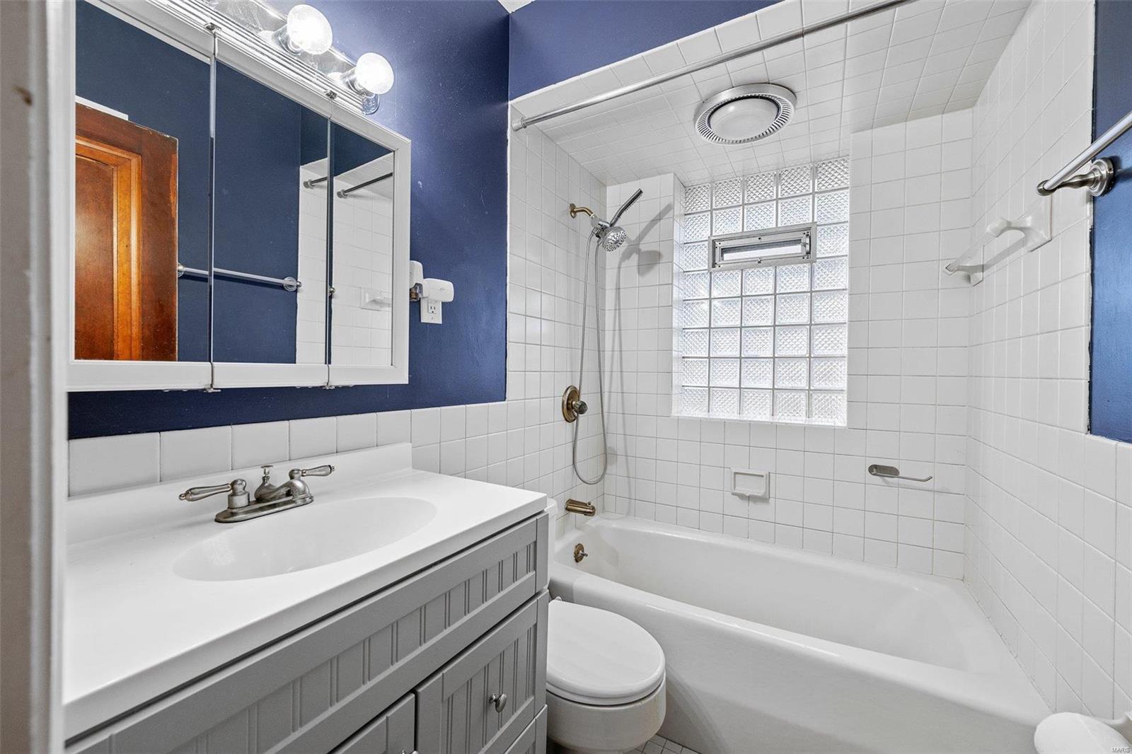 5332 Lindenwood Avenue