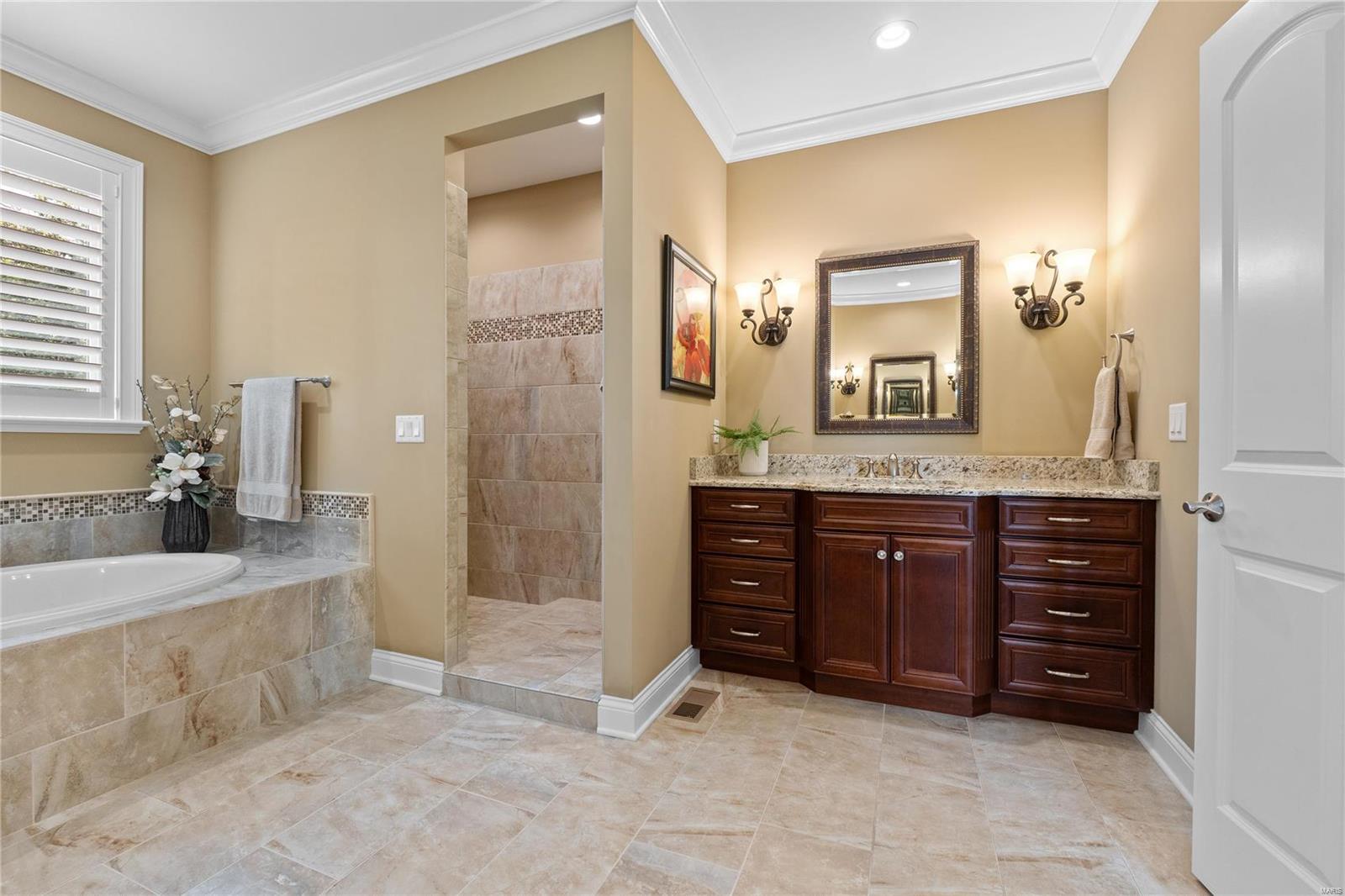 30 Meadowbrook Country Club Est