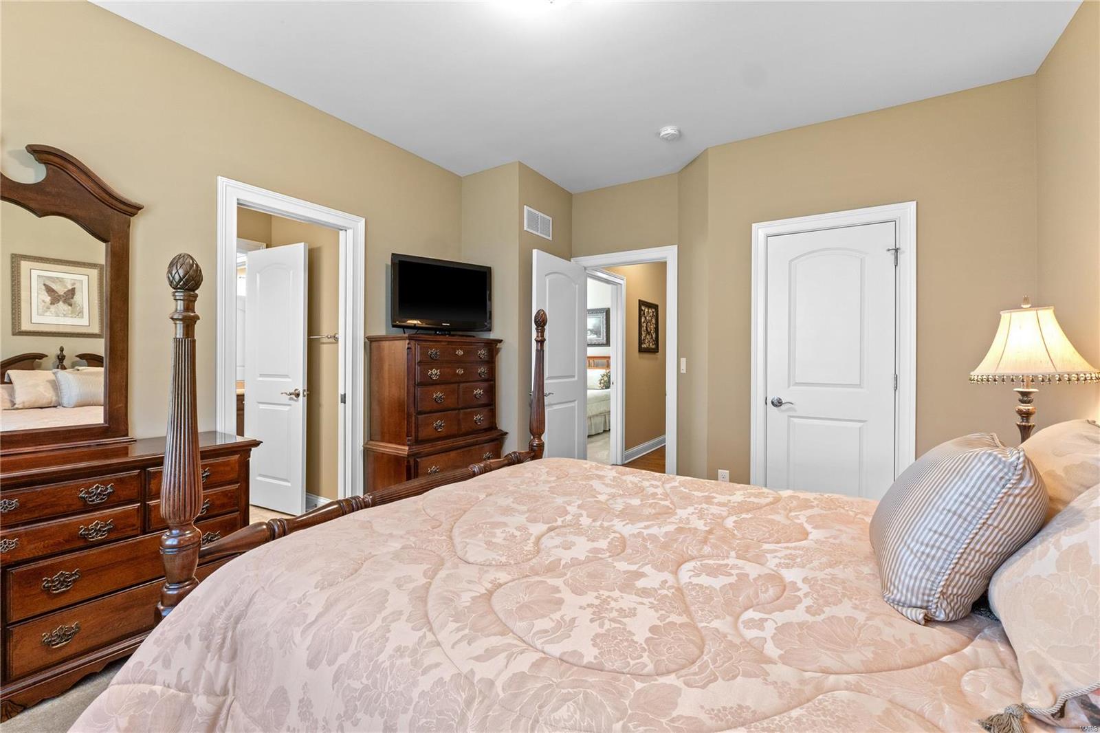 30 Meadowbrook Country Club Est