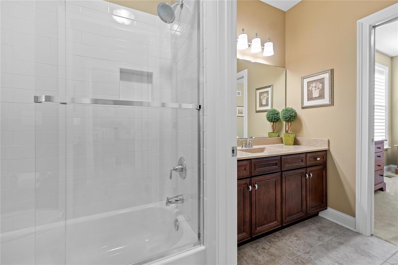 30 Meadowbrook Country Club Est