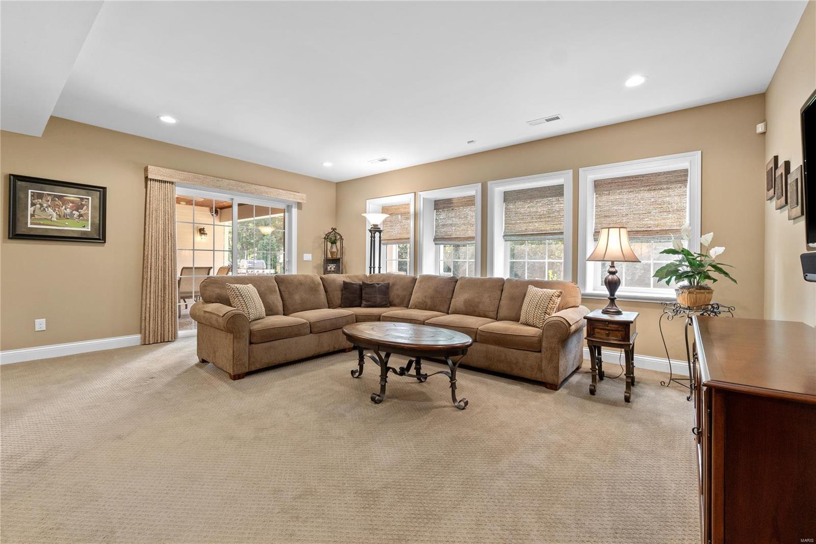 30 Meadowbrook Country Club Est