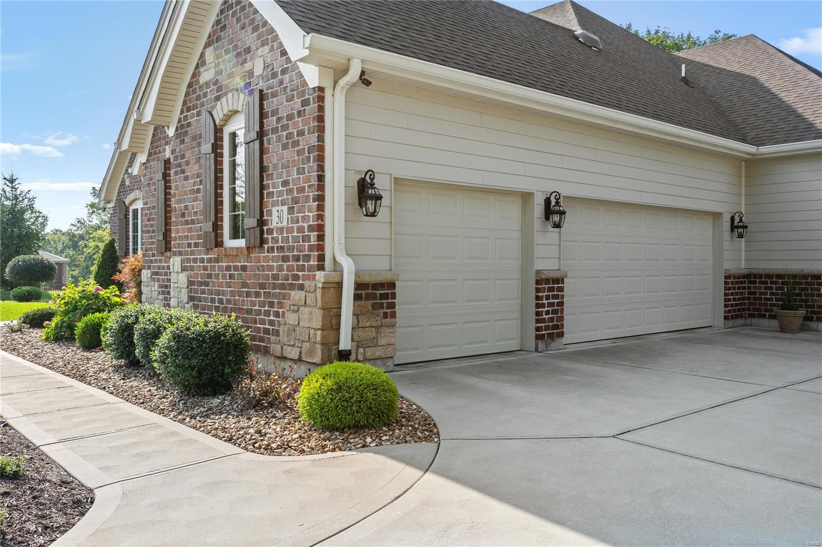 30 Meadowbrook Country Club Est