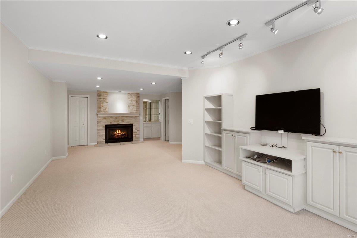 1228 Castle Gate Villas Dr