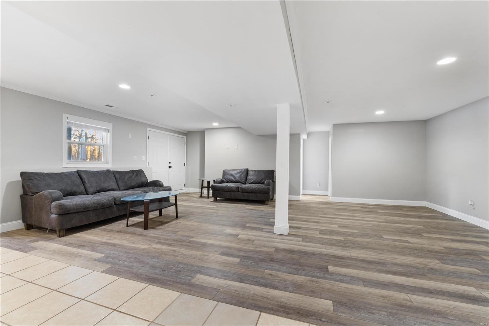 906 Autumn Knoll Place