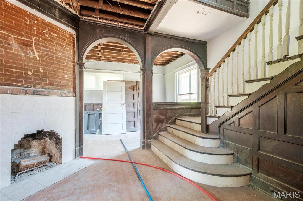 6014 W Cabanne Place