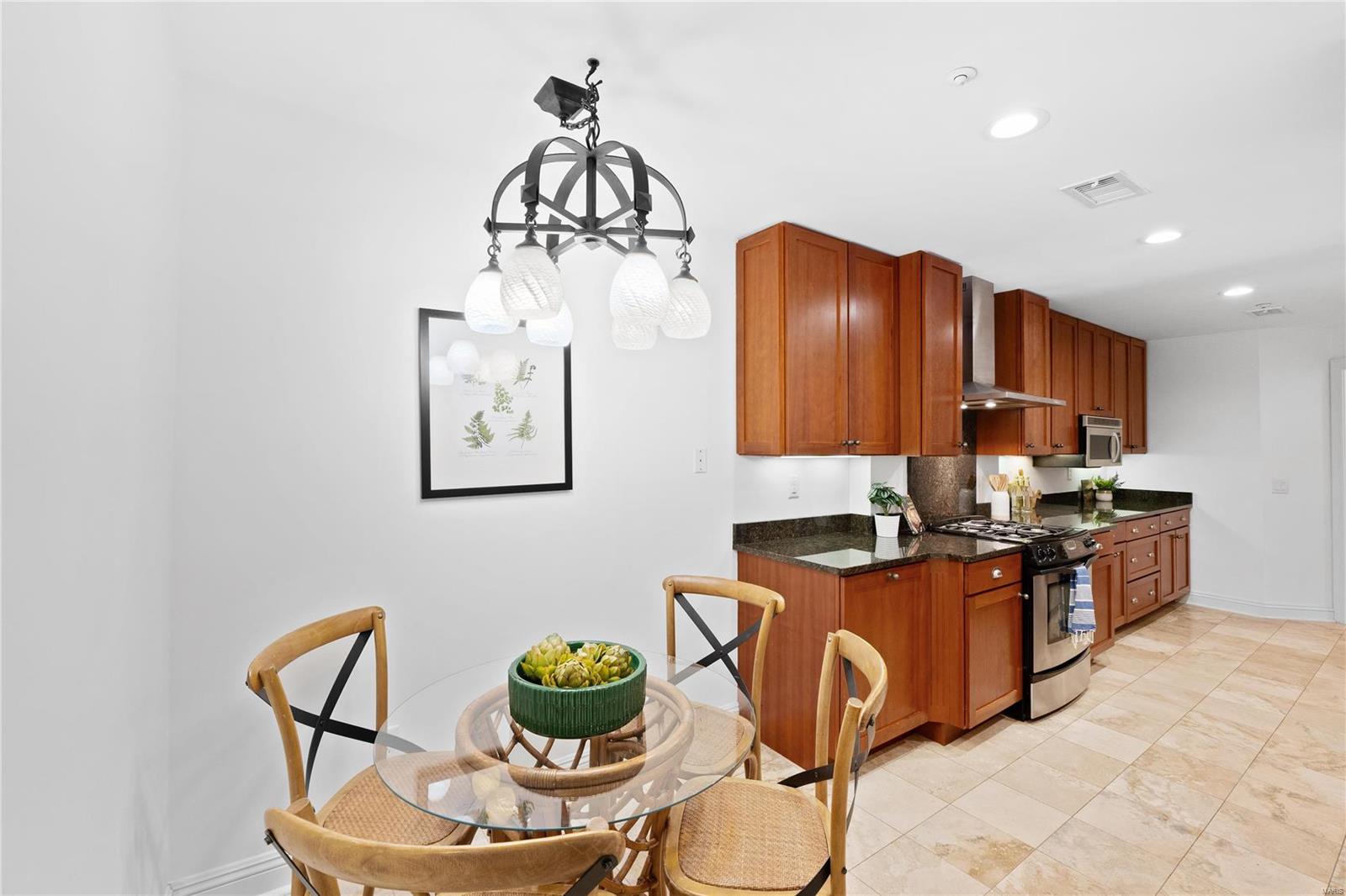 125 E Clinton Place Unit: 1A