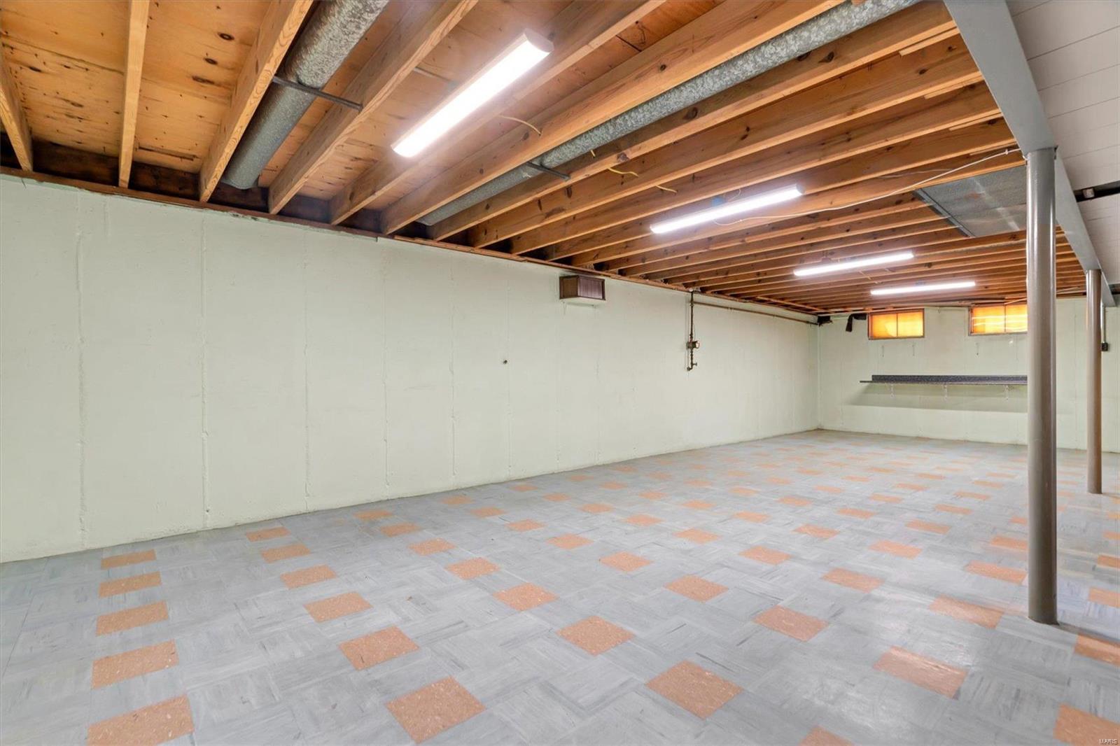 1465 El Centro Drive