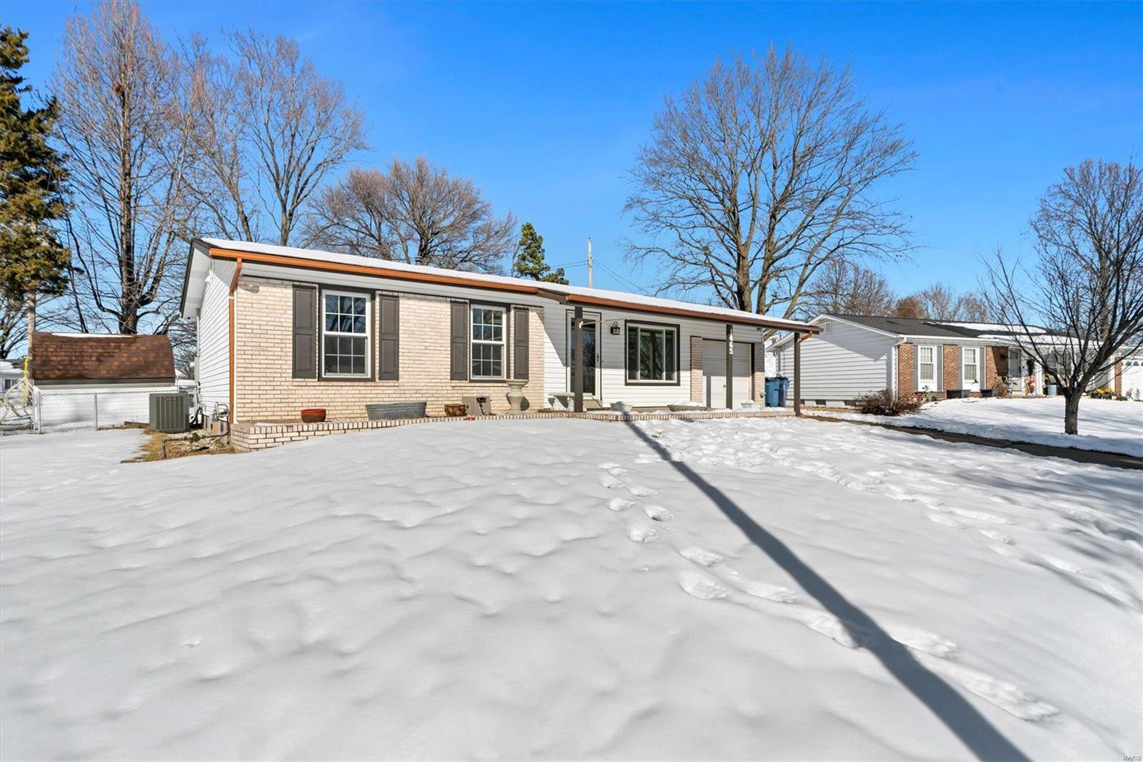 1465 El Centro Drive